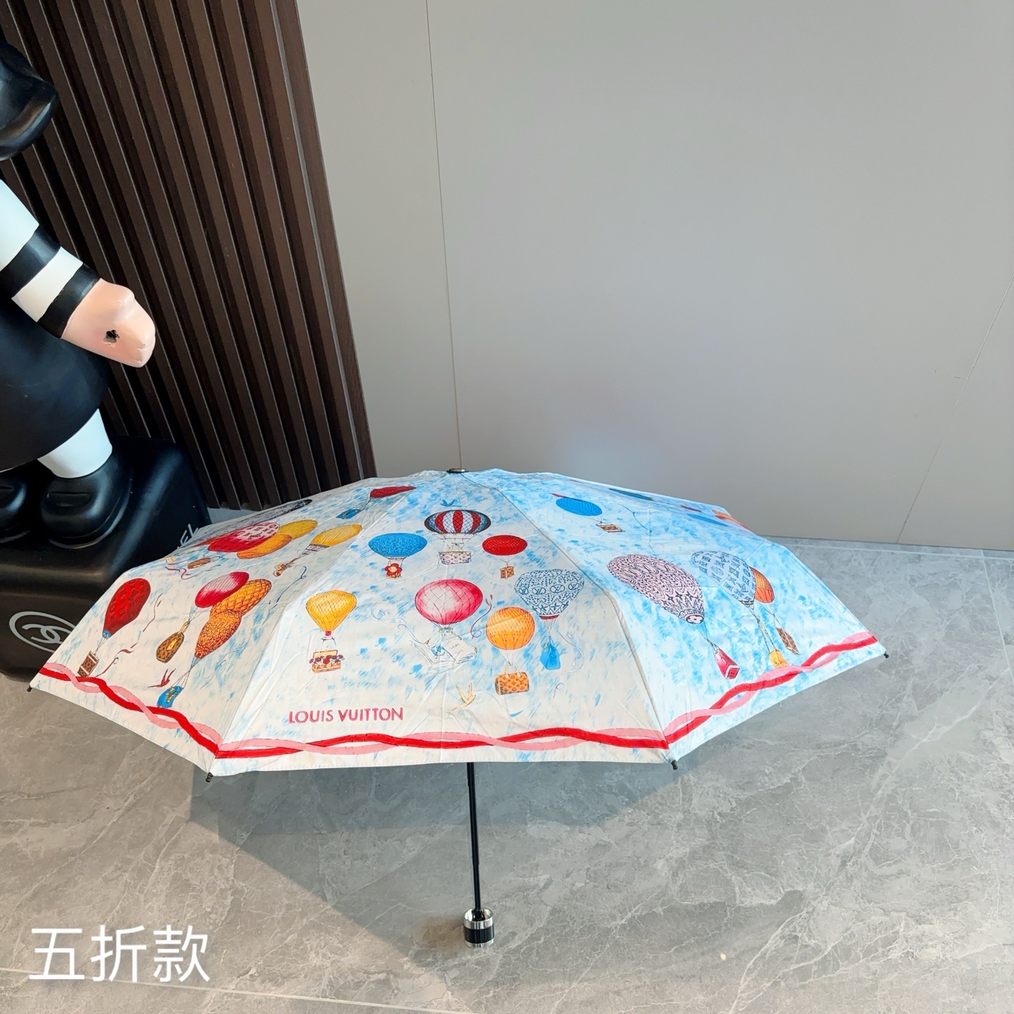   LOUIS VUITTON （路易威登）热气球五折手开晴雨伞 新涂层技术深色伞面 拥有令人惊喜的遮光