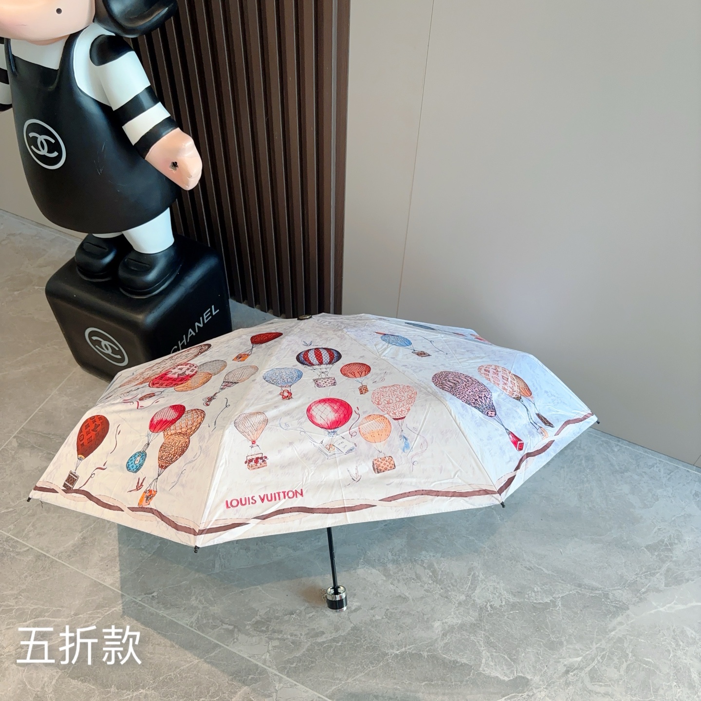   LOUIS VUITTON （路易威登）热气球五折手开晴雨伞 新涂层技术深色伞面 拥有令人惊喜的遮光