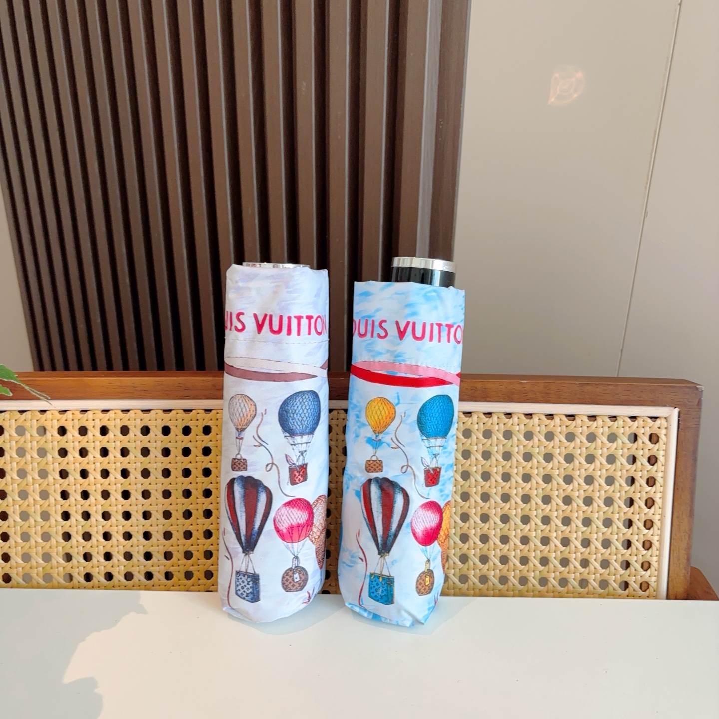  LOUIS VUITTON （路易威登）热气球五折手开晴雨伞 新涂层技术深色伞面 拥有令人惊喜的遮光