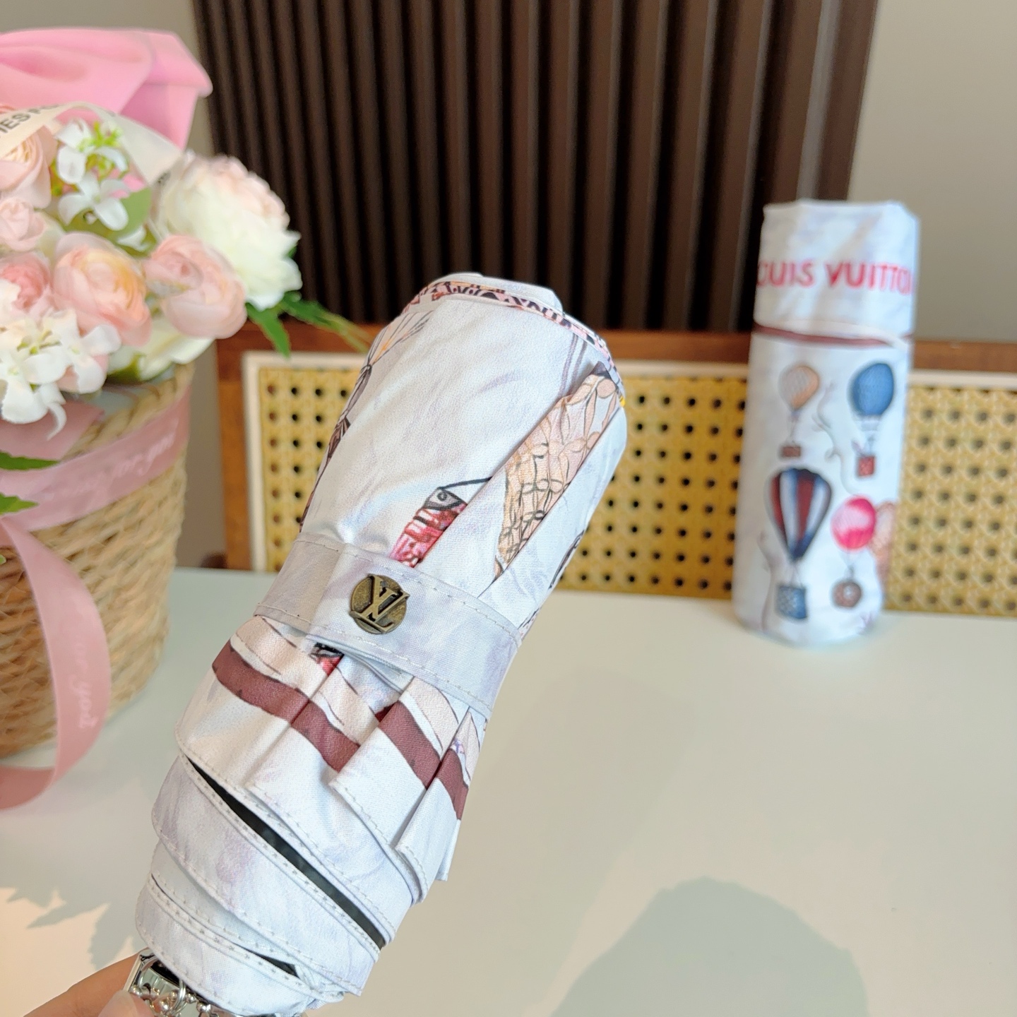   LOUIS VUITTON （路易威登）热气球五折手开晴雨伞 新涂层技术深色伞面 拥有令人惊喜的遮光