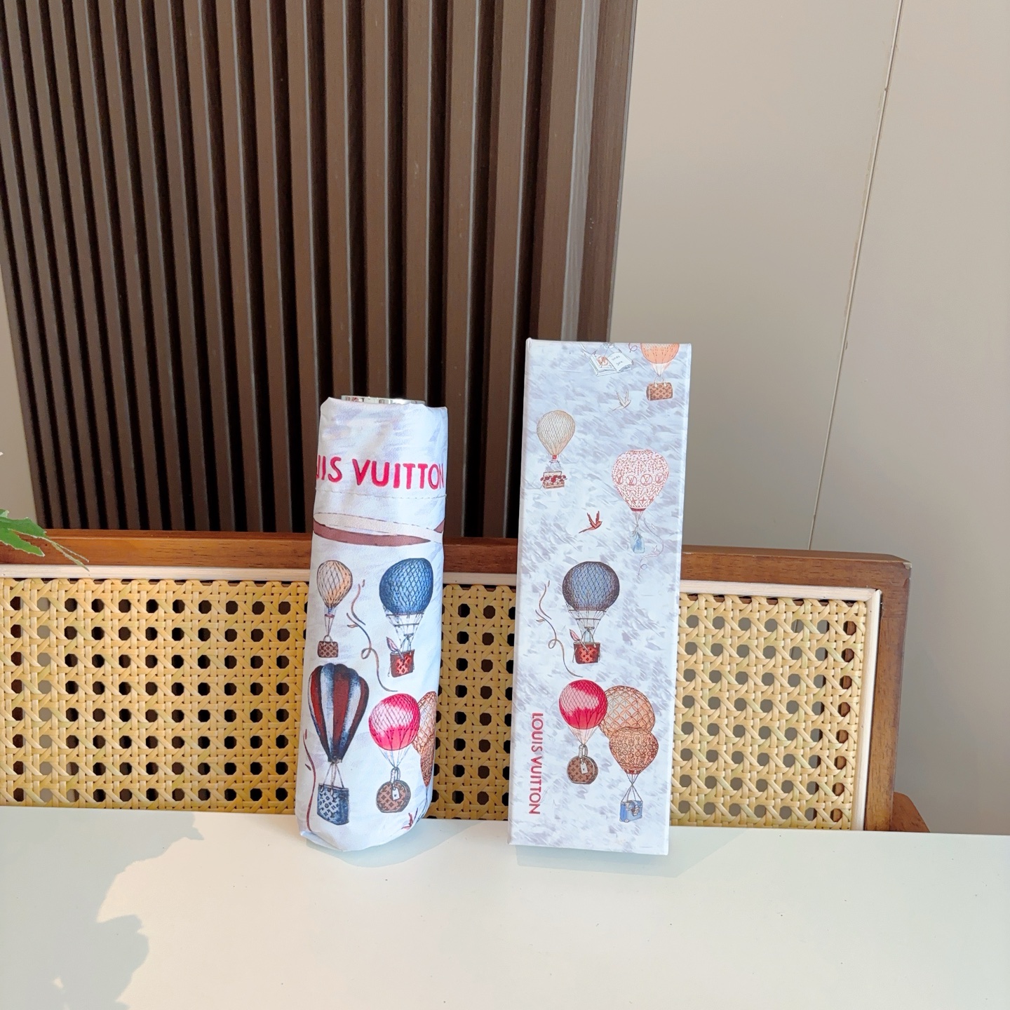   LOUIS VUITTON （路易威登）热气球五折手开晴雨伞 新涂层技术深色伞面 拥有令人惊喜的遮光