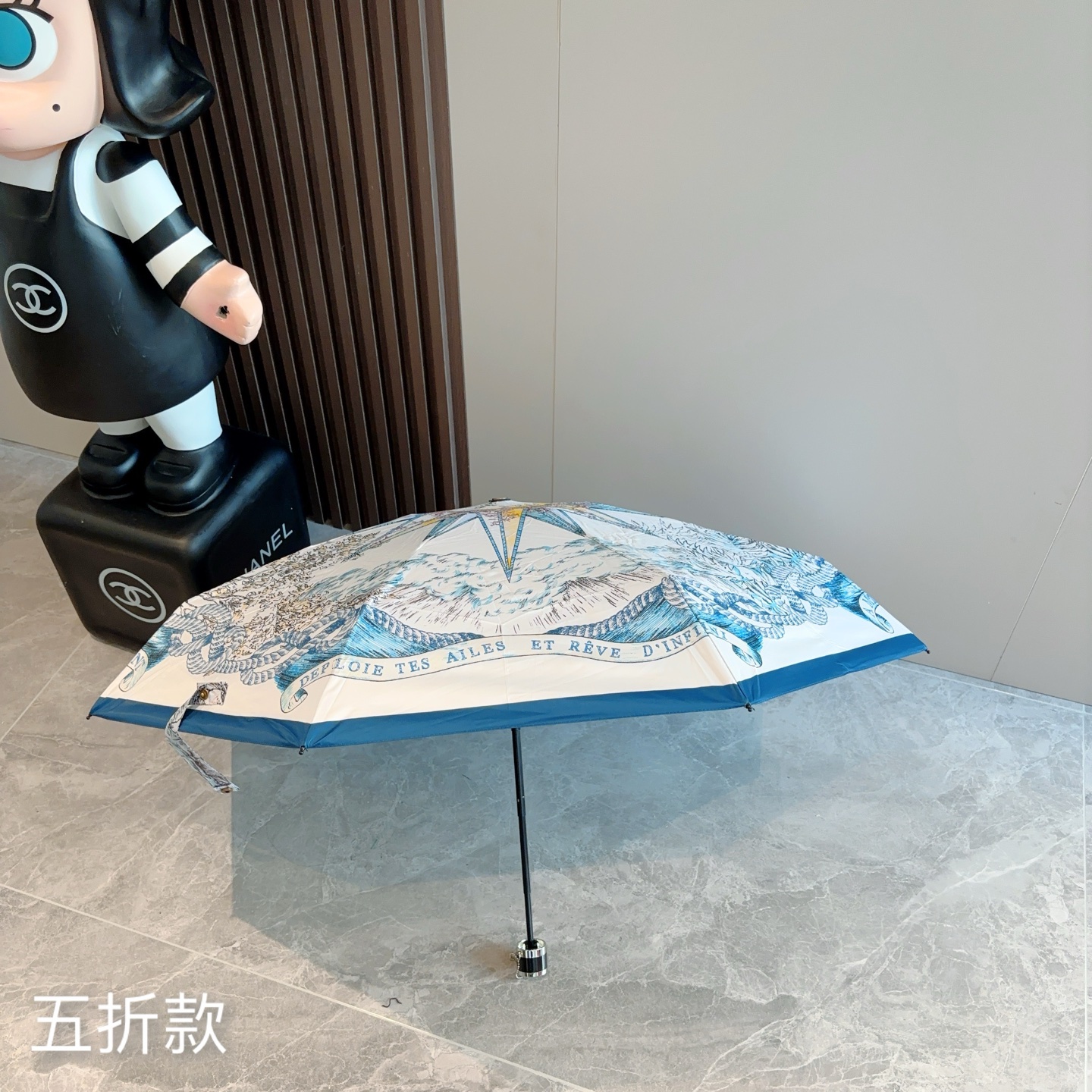  DIOR （迪奥） 五折手开折叠伞 超轻口袋 仅18cm  热卖款 时尚指数爆表 无论晴天雨天使用都相