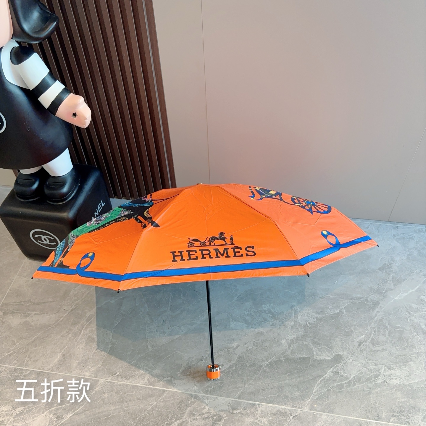 HERMÈS (爱马仕)新款 五折伞 热卖款 时尚指数爆表 不论晴天雨天使用都相得益彰 拥有它感受风从身