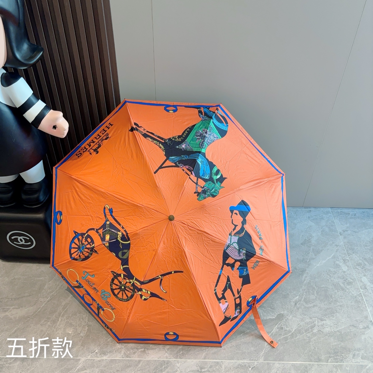 HERMÈS (爱马仕)新款 五折伞 热卖款 时尚指数爆表 不论晴天雨天使用都相得益彰 拥有它感受风从身