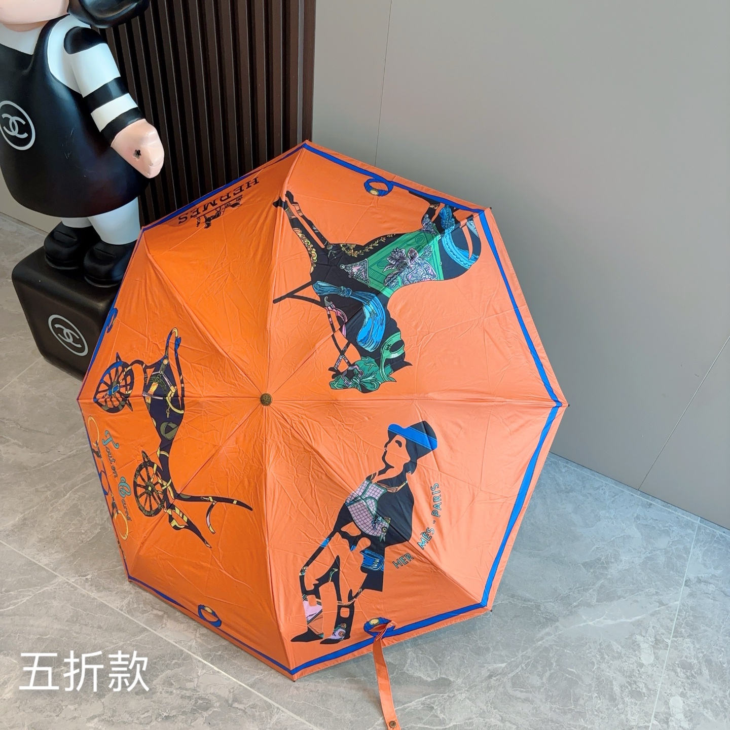 HERMÈS (爱马仕)新款 五折伞 热卖款 时尚指数爆表 不论晴天雨天使用都相得益彰 拥有它感受风从身