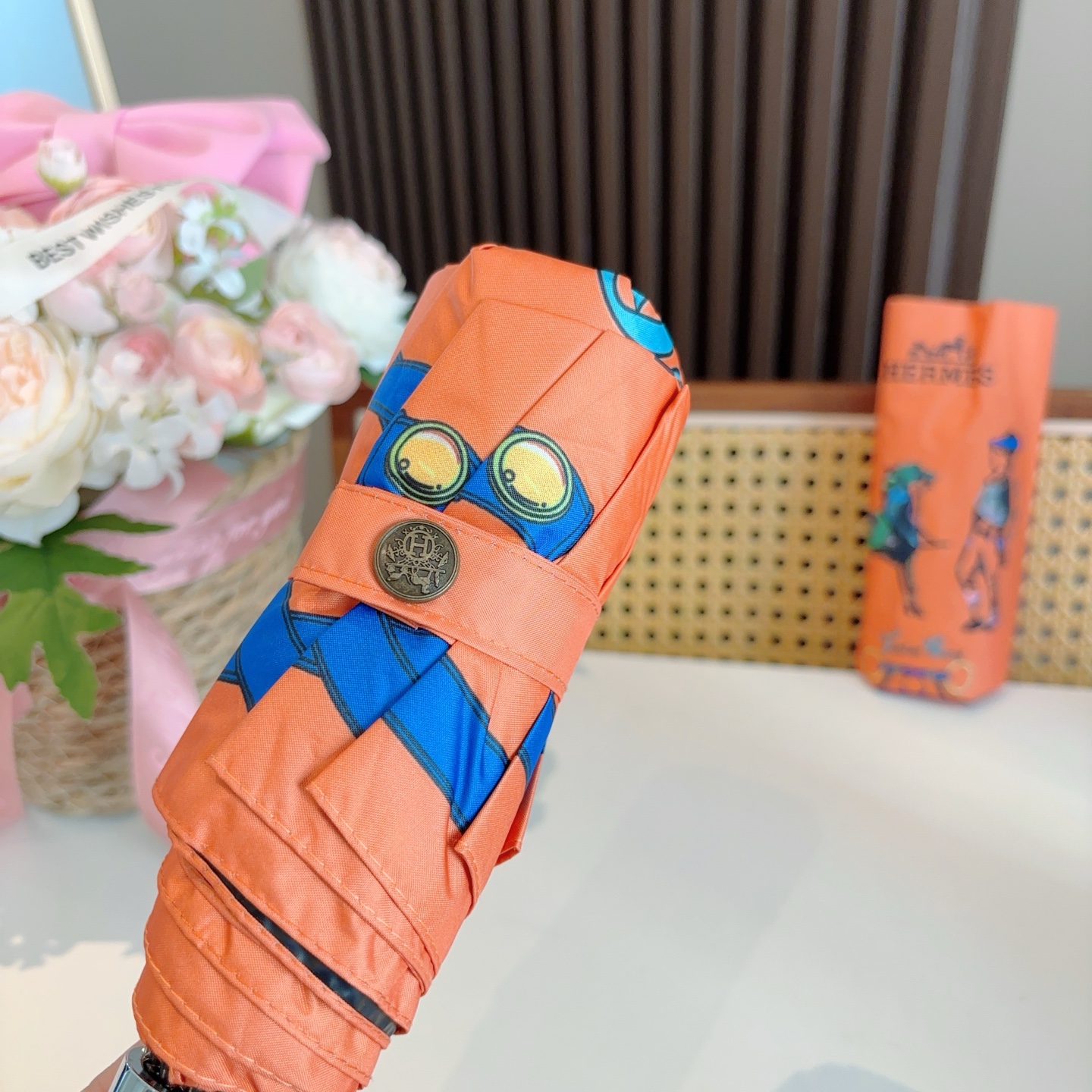 HERMÈS (爱马仕)新款 五折伞 热卖款 时尚指数爆表 不论晴天雨天使用都相得益彰 拥有它感受风从身