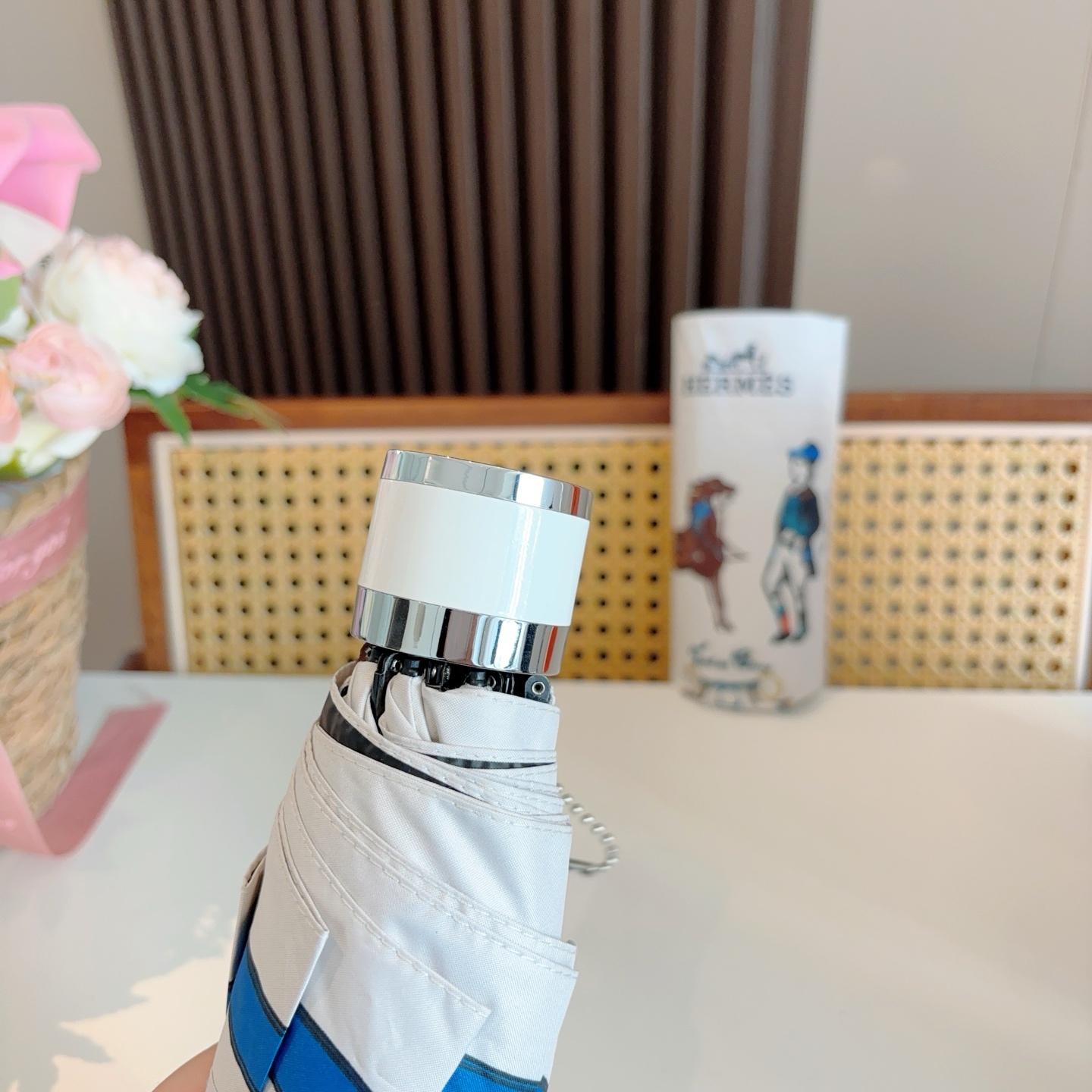 HERMÈS (爱马仕)新款 五折伞 热卖款 时尚指数爆表 不论晴天雨天使用都相得益彰 拥有它感受风从身