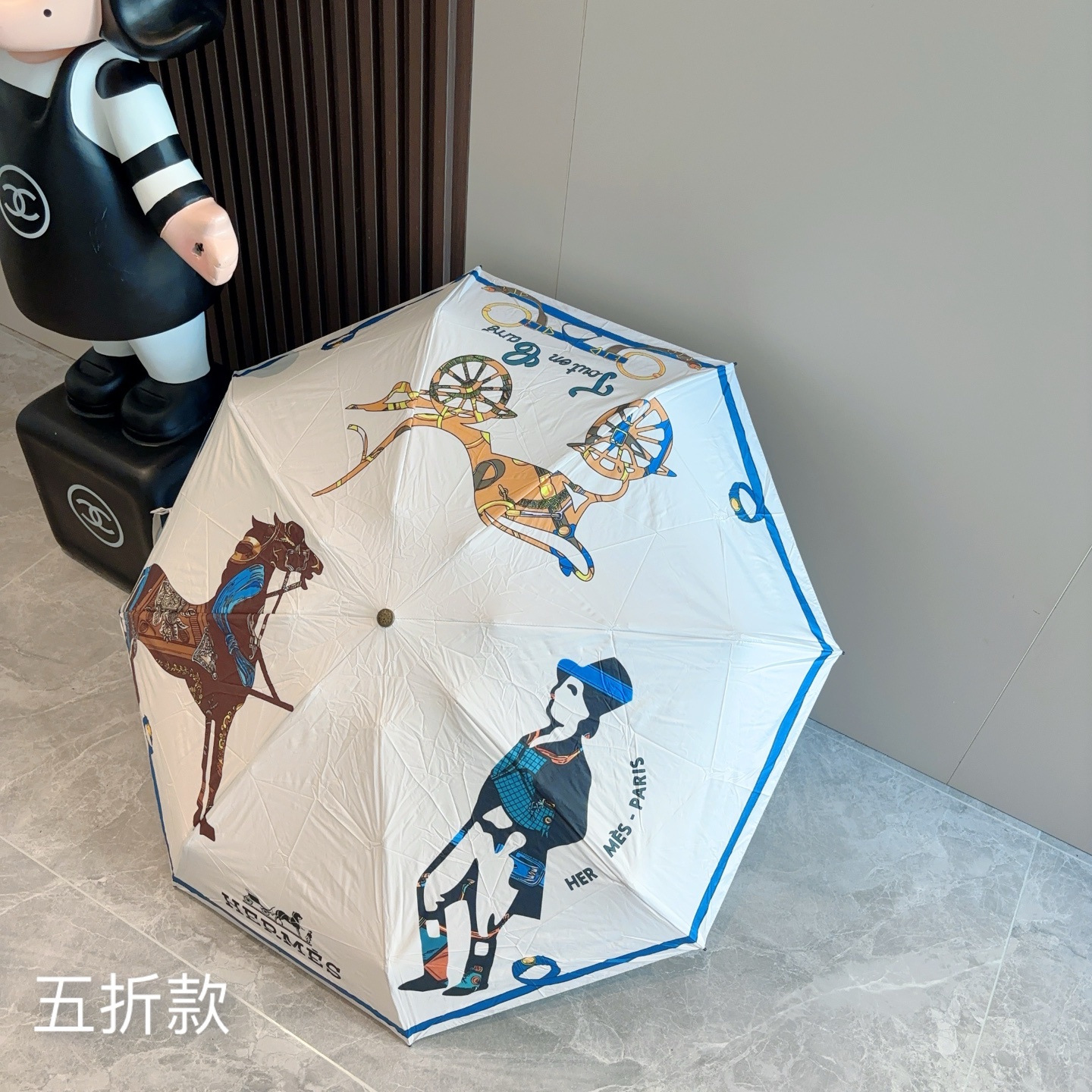 HERMÈS (爱马仕)新款 五折伞 热卖款 时尚指数爆表 不论晴天雨天使用都相得益彰 拥有它感受风从身