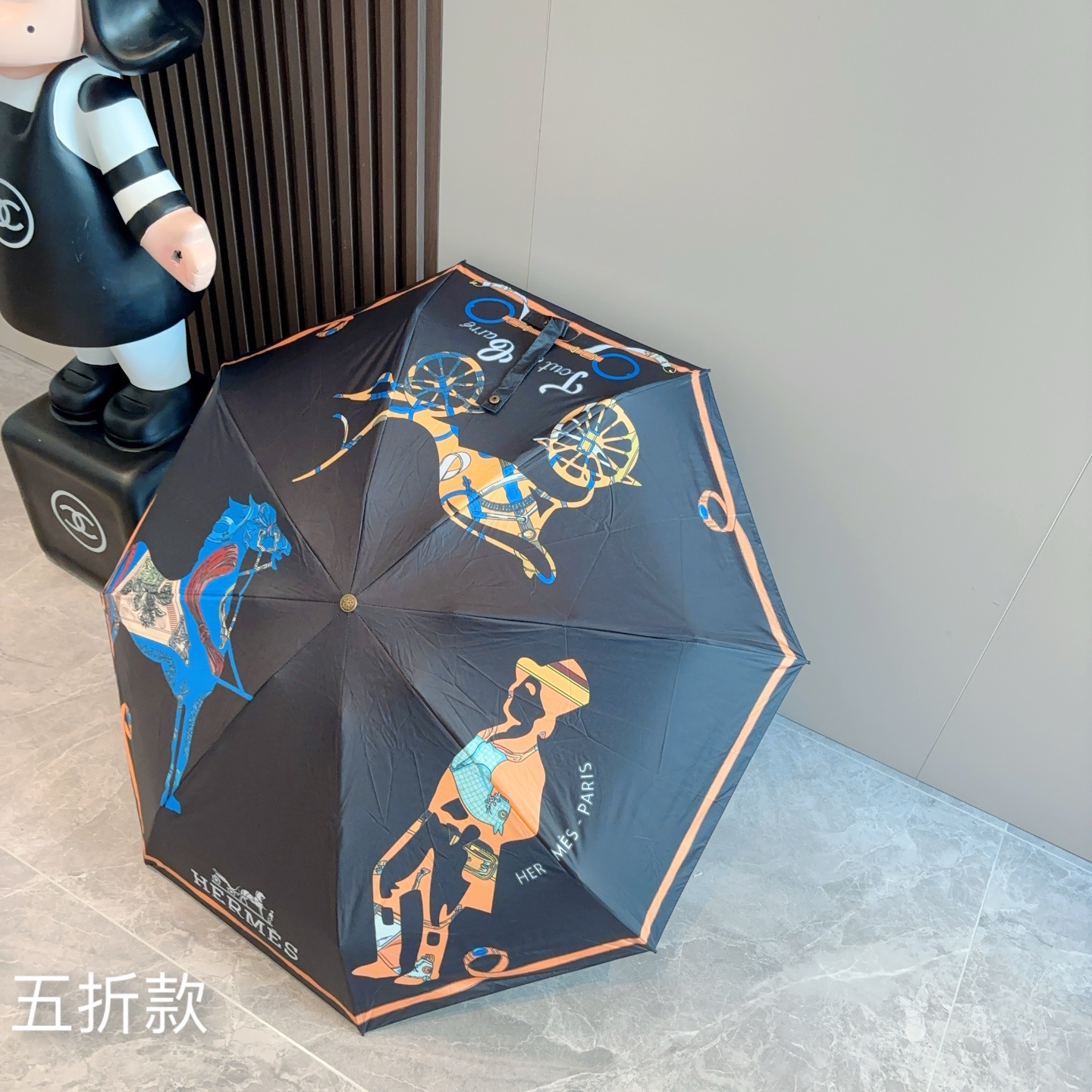 HERMÈS (爱马仕)新款 五折伞 热卖款 时尚指数爆表 不论晴天雨天使用都相得益彰 拥有它感受风从身