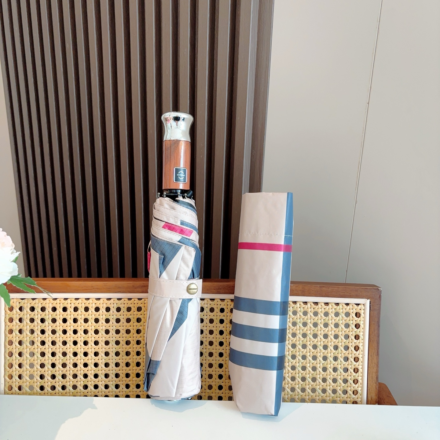  BURBERRY（巴宝莉） 三折自动折叠晴雨伞 年度巅峰之作 经典 高雅 时髦 这就是被称为英国BUR