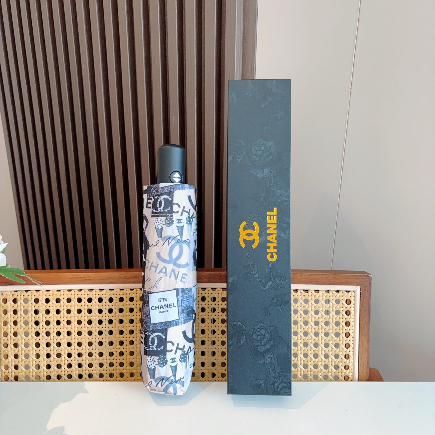  CHANEL（香奈儿）三折自动折叠晴雨伞 选用台湾进口UV防紫外线伞布 原单代工级品质  