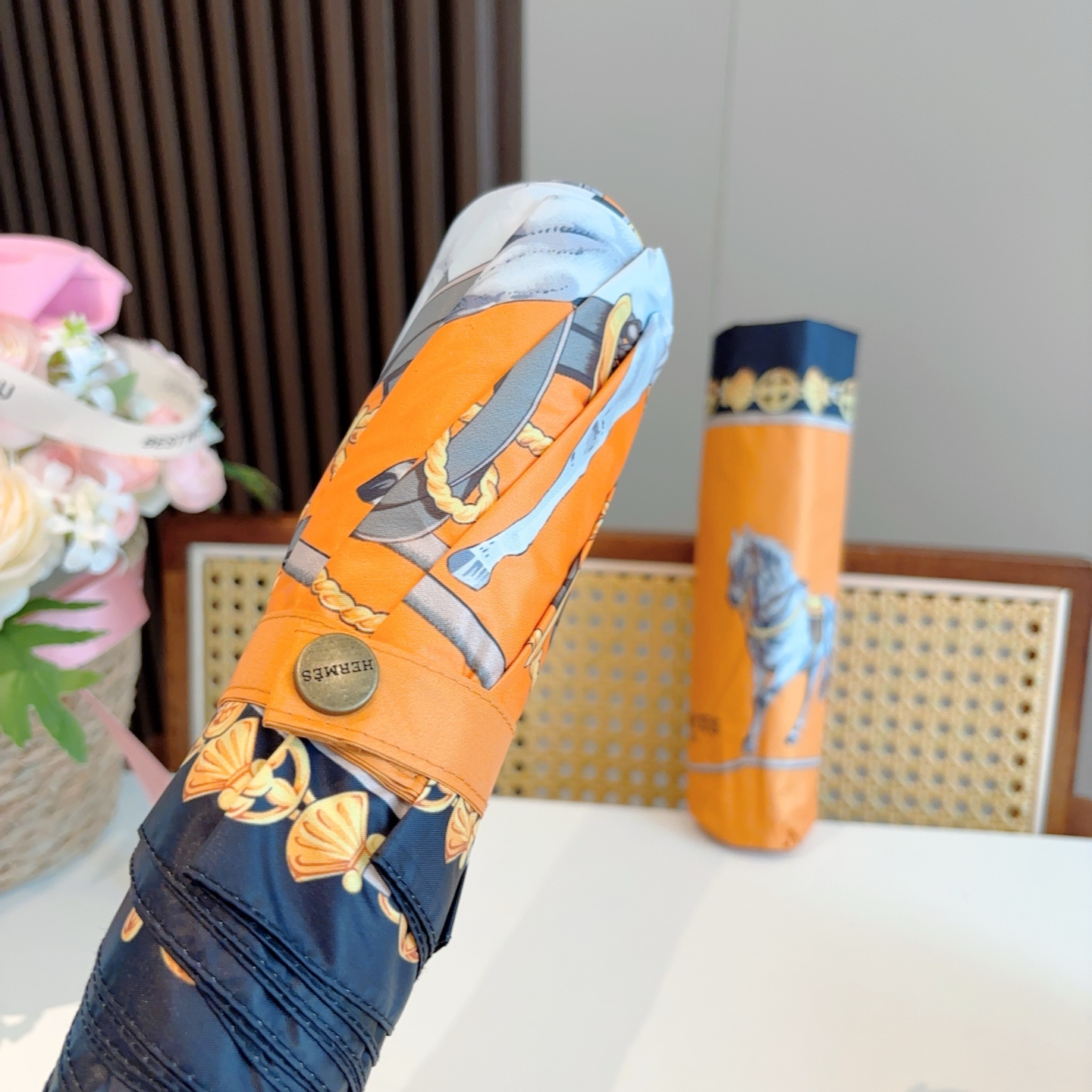 爱马仕（Hermès）   新款 极品H家三折自动伞重磅呈现 以其精湛的工艺技术和源源不断的想像力 新涂