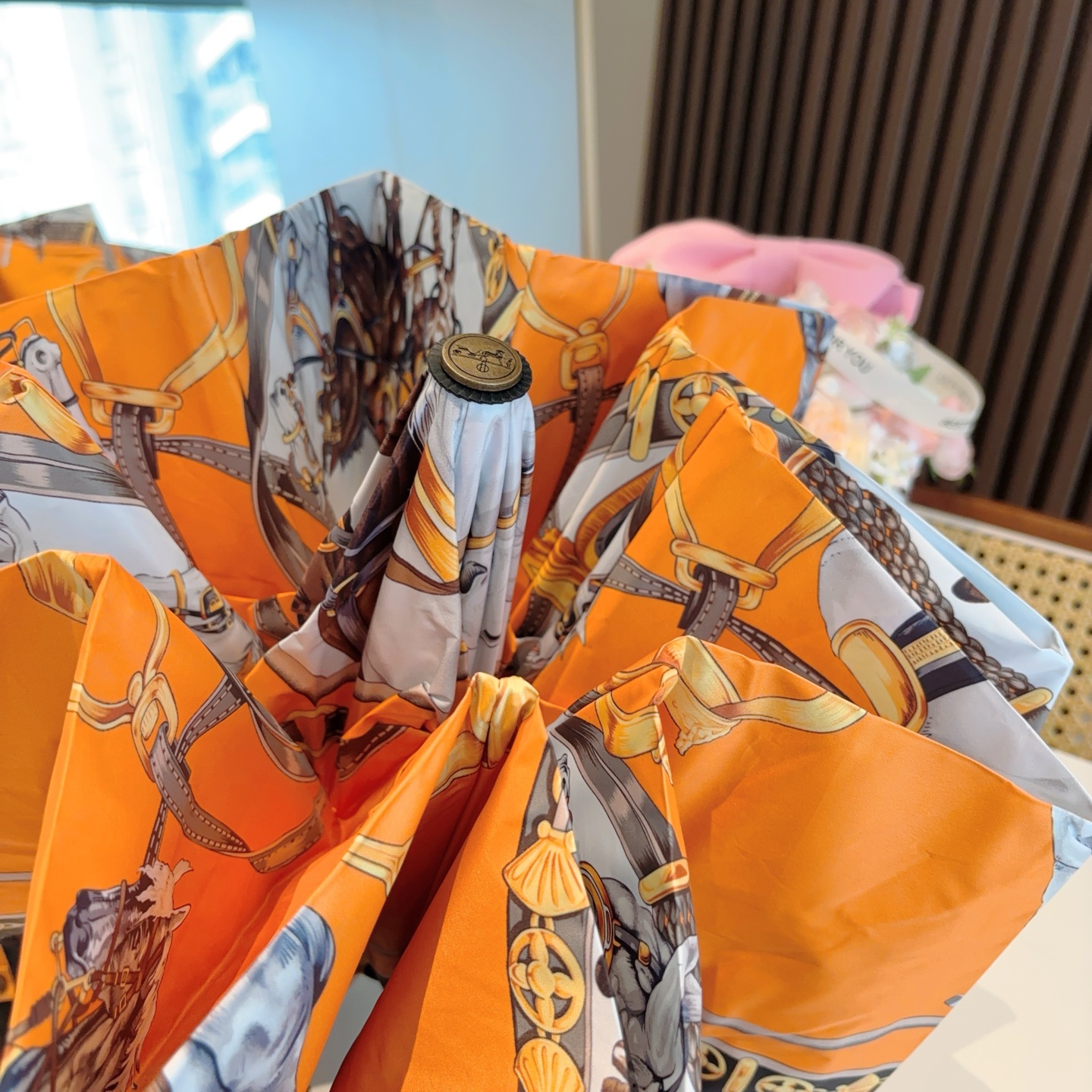 爱马仕（Hermès）   新款 极品H家三折自动伞重磅呈现 以其精湛的工艺技术和源源不断的想像力 新涂