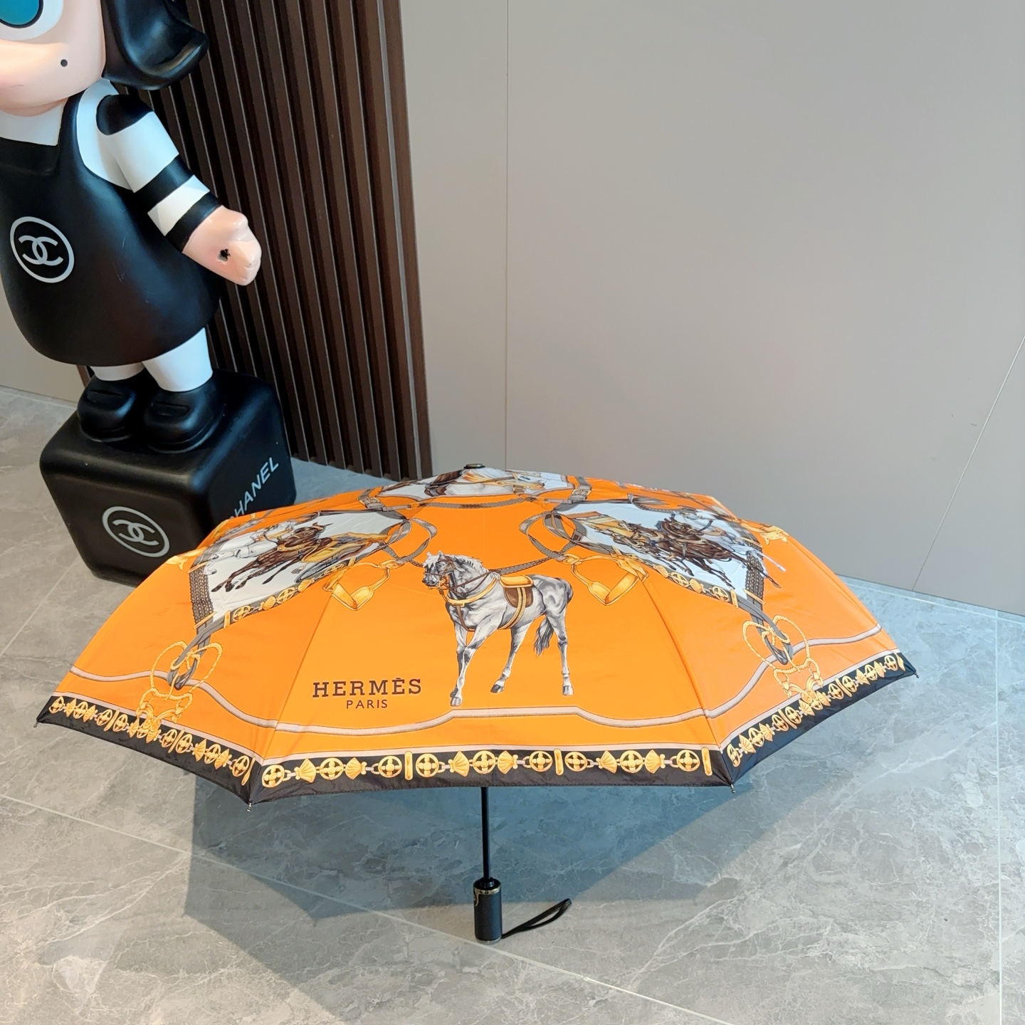 爱马仕（Hermès）   新款 极品H家三折自动伞重磅呈现 以其精湛的工艺技术和源源不断的想像力 新涂