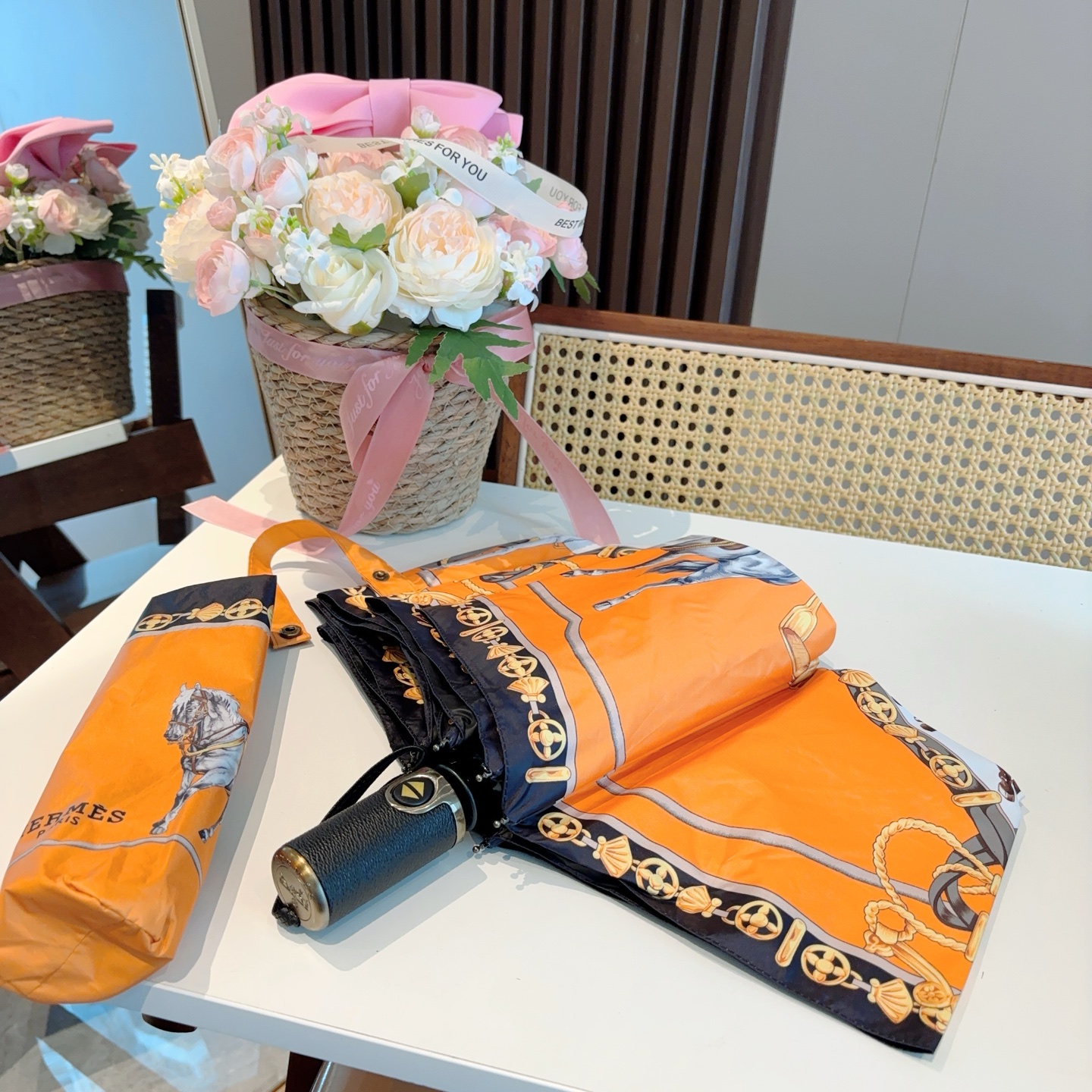 爱马仕（Hermès）   新款 极品H家三折自动伞重磅呈现 以其精湛的工艺技术和源源不断的想像力 新涂