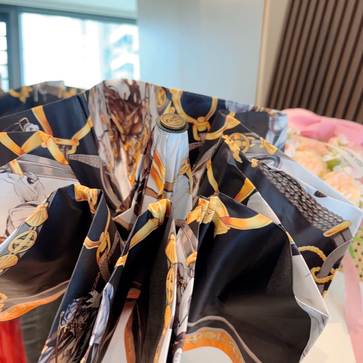爱马仕（Hermès）   新款 极品H家三折自动伞重磅呈现 以其精湛的工艺技术和源源不断的想像力 新涂