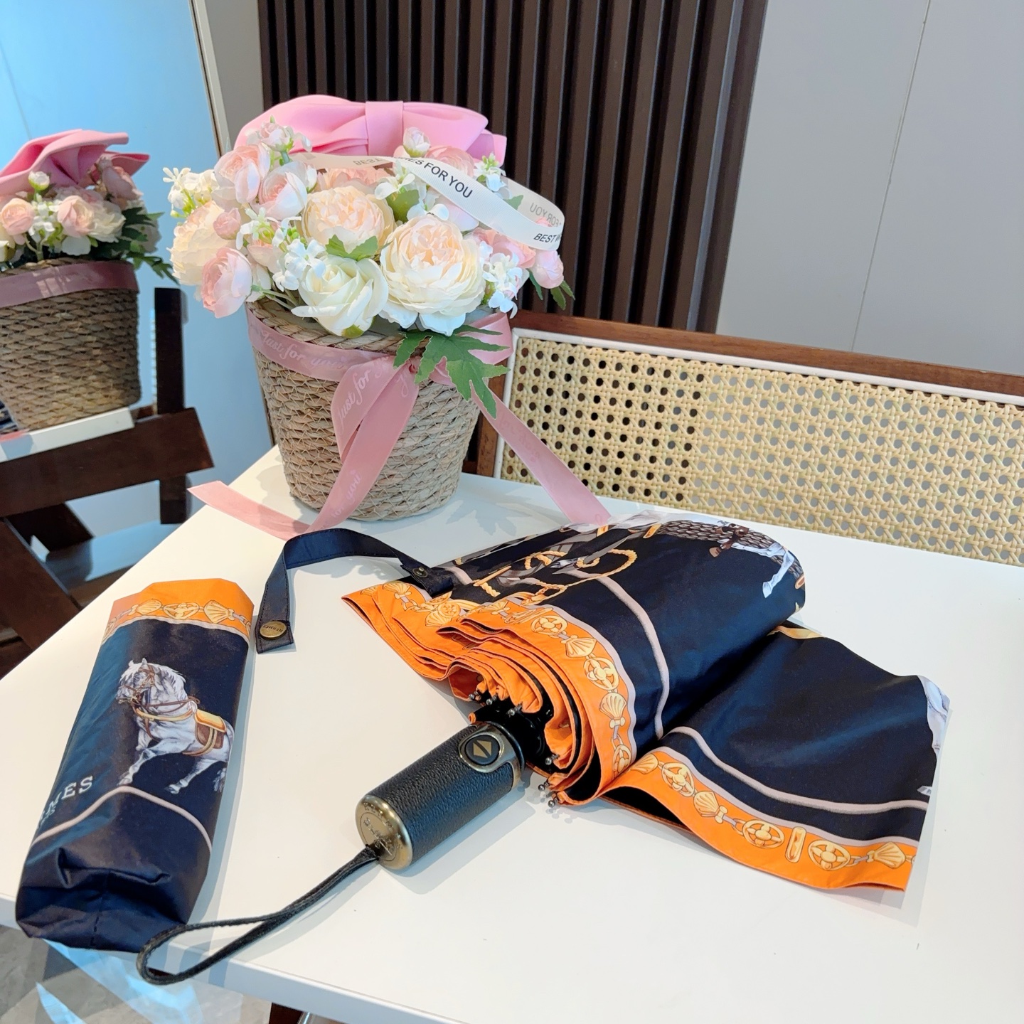 爱马仕（Hermès）   新款 极品H家三折自动伞重磅呈现 以其精湛的工艺技术和源源不断的想像力 新涂