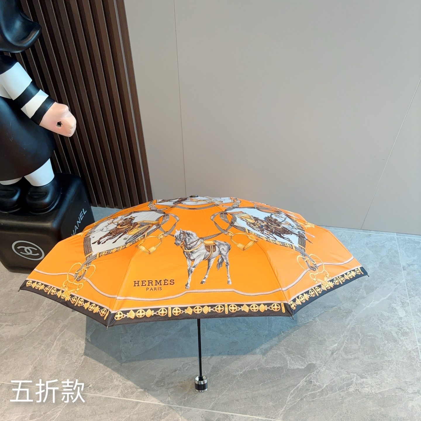 HERMÈS (爱马仕)新款 五折伞 热卖款 时尚指数爆表 不论晴天雨天使用都相得益彰 拥有它感受风从身