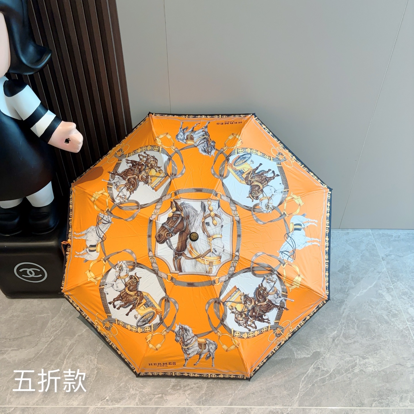 HERMÈS (爱马仕)新款 五折伞 热卖款 时尚指数爆表 不论晴天雨天使用都相得益彰 拥有它感受风从身