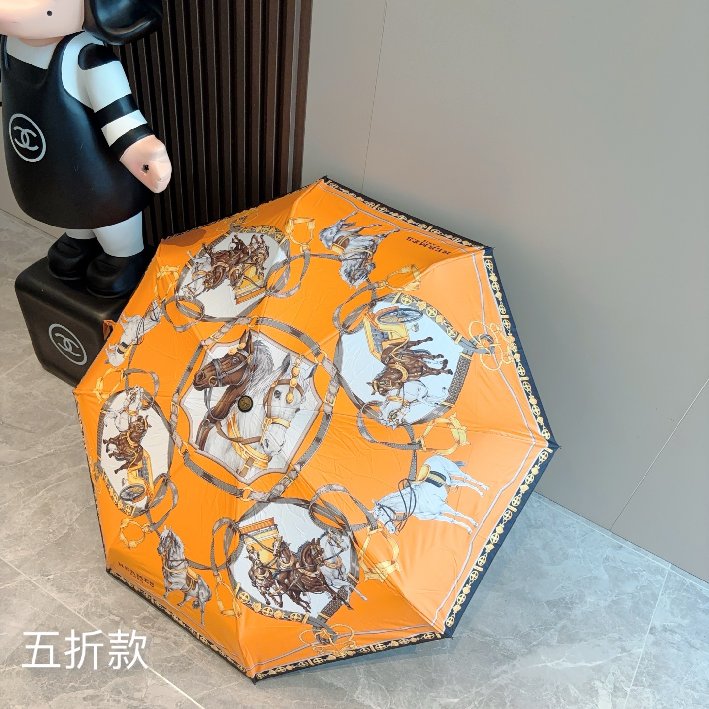HERMÈS (爱马仕)新款 五折伞 热卖款 时尚指数爆表 不论晴天雨天使用都相得益彰 拥有它感受风从身