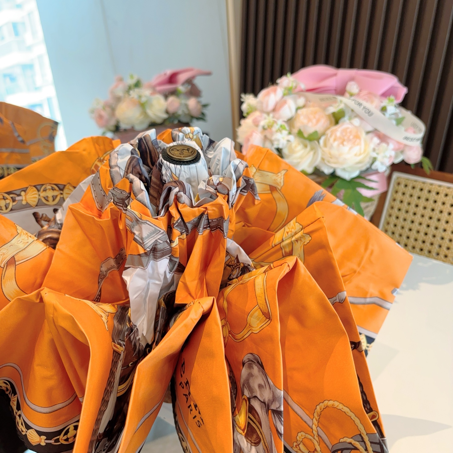 HERMÈS (爱马仕)新款 五折伞 热卖款 时尚指数爆表 不论晴天雨天使用都相得益彰 拥有它感受风从身