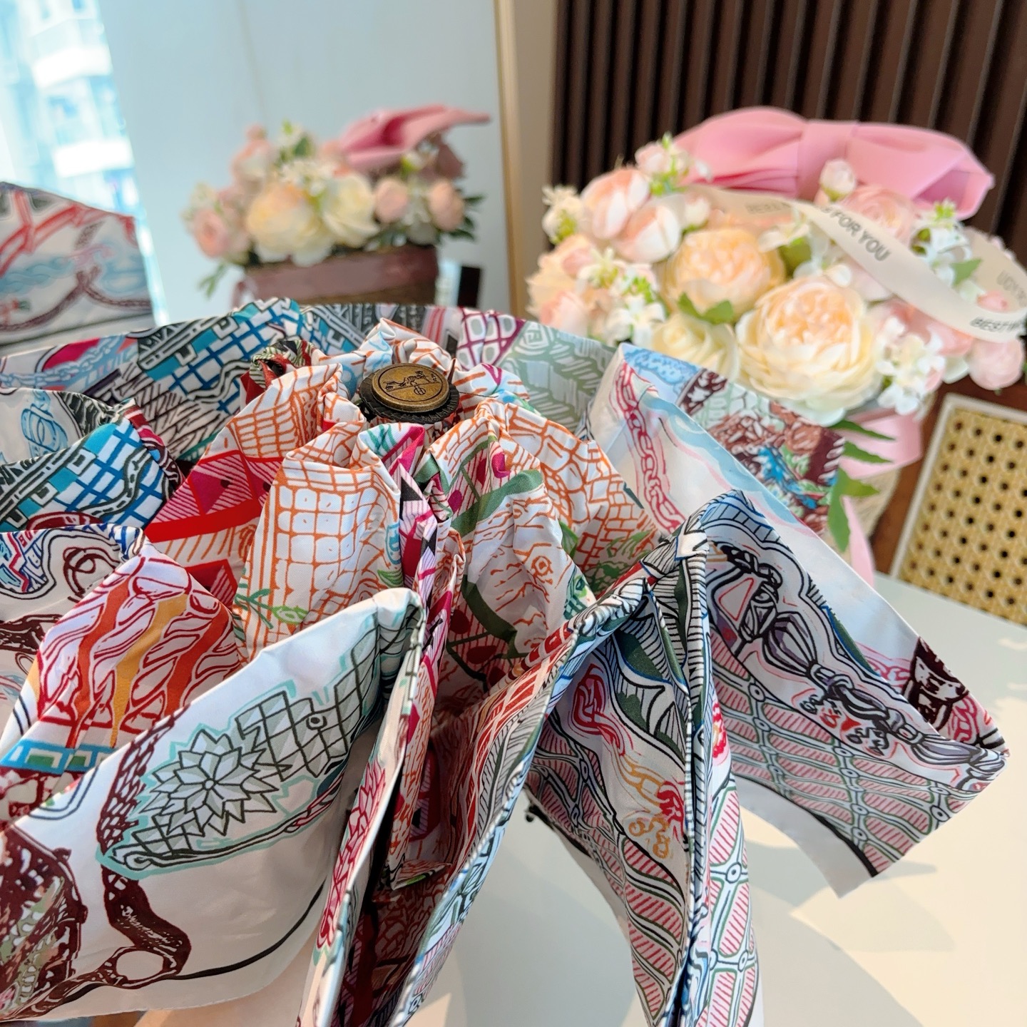 HERMÈS (爱马仕)新款 五折伞 热卖款 时尚指数爆表 不论晴天雨天使用都相得益彰 拥有它感受风从身