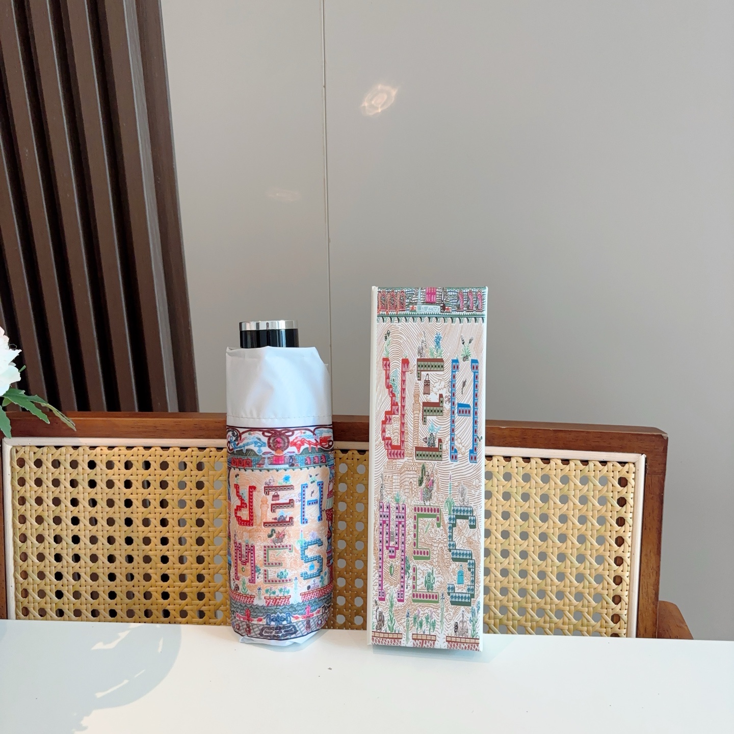 HERMÈS (爱马仕)新款 五折伞 热卖款 时尚指数爆表 不论晴天雨天使用都相得益彰 拥有它感受风从身