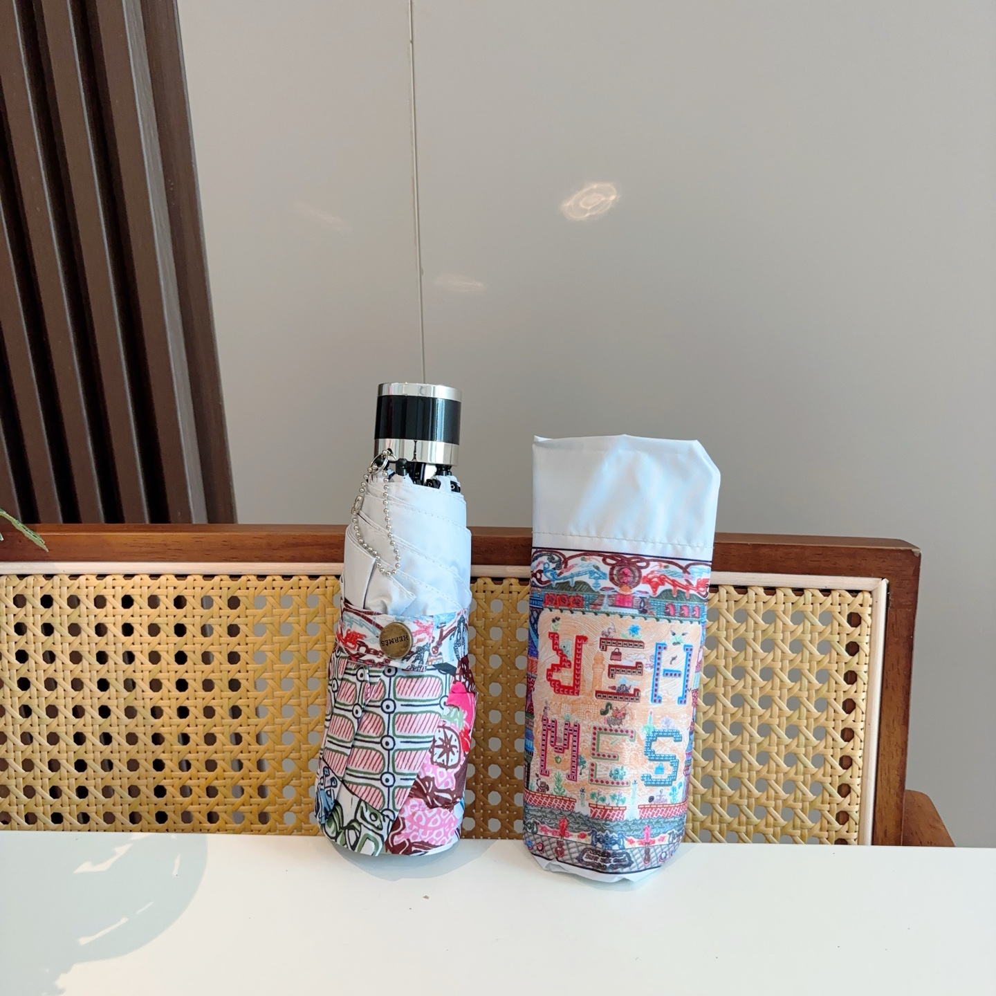 HERMÈS (爱马仕)新款 五折伞 热卖款 时尚指数爆表 不论晴天雨天使用都相得益彰 拥有它感受风从身