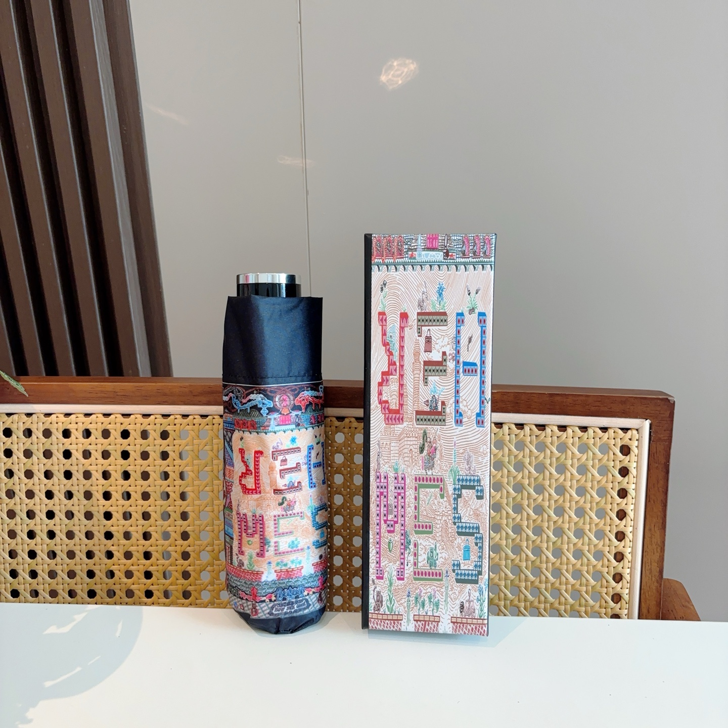 HERMÈS (爱马仕)新款 五折伞 热卖款 时尚指数爆表 不论晴天雨天使用都相得益彰 拥有它感受风从身