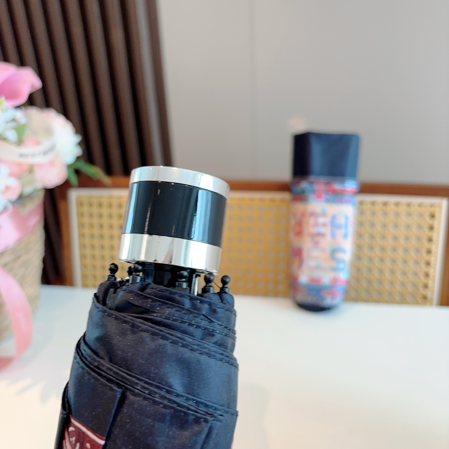 HERMÈS (爱马仕)新款 五折伞 热卖款 时尚指数爆表 不论晴天雨天使用都相得益彰 拥有它感受风从身