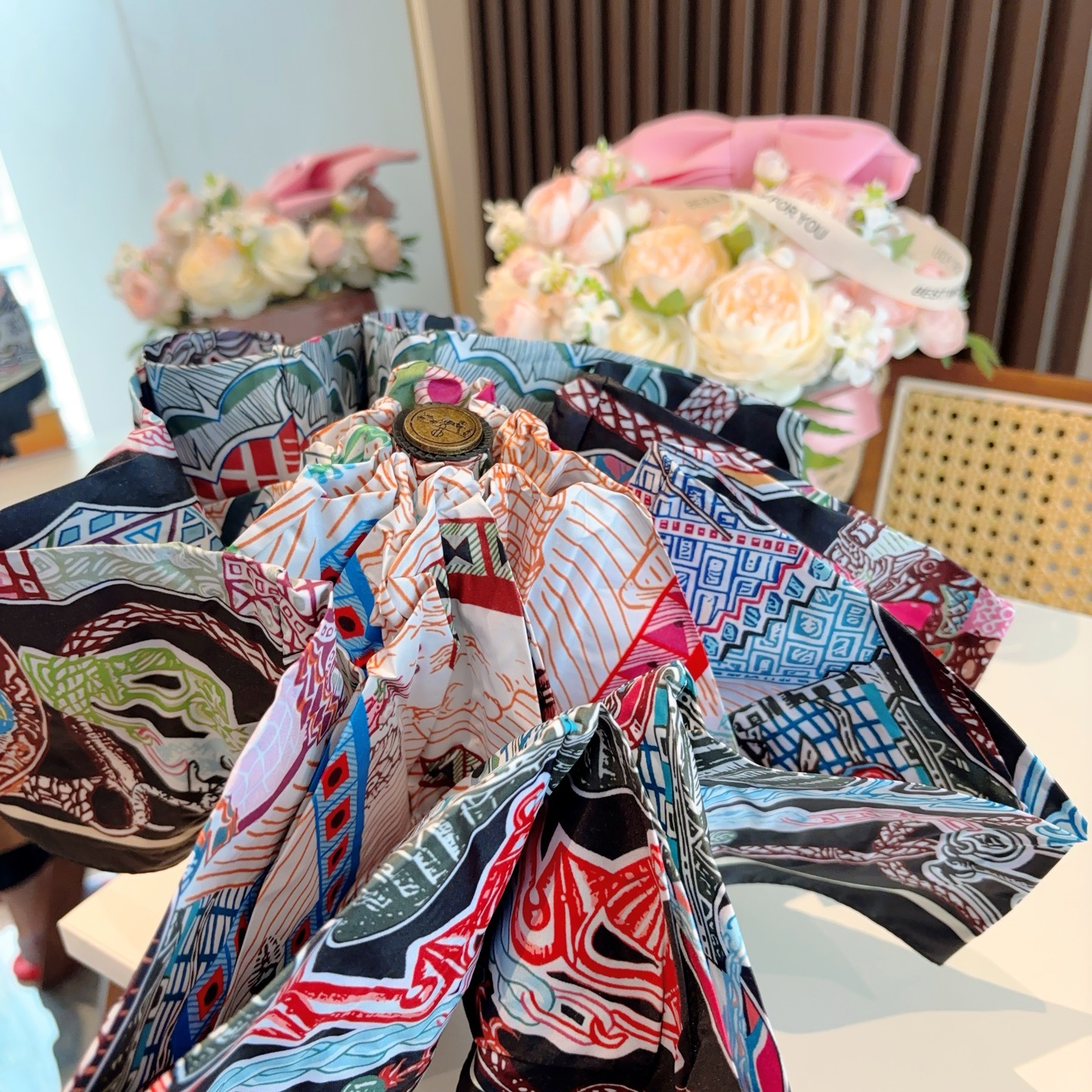 HERMÈS (爱马仕)新款 五折伞 热卖款 时尚指数爆表 不论晴天雨天使用都相得益彰 拥有它感受风从身