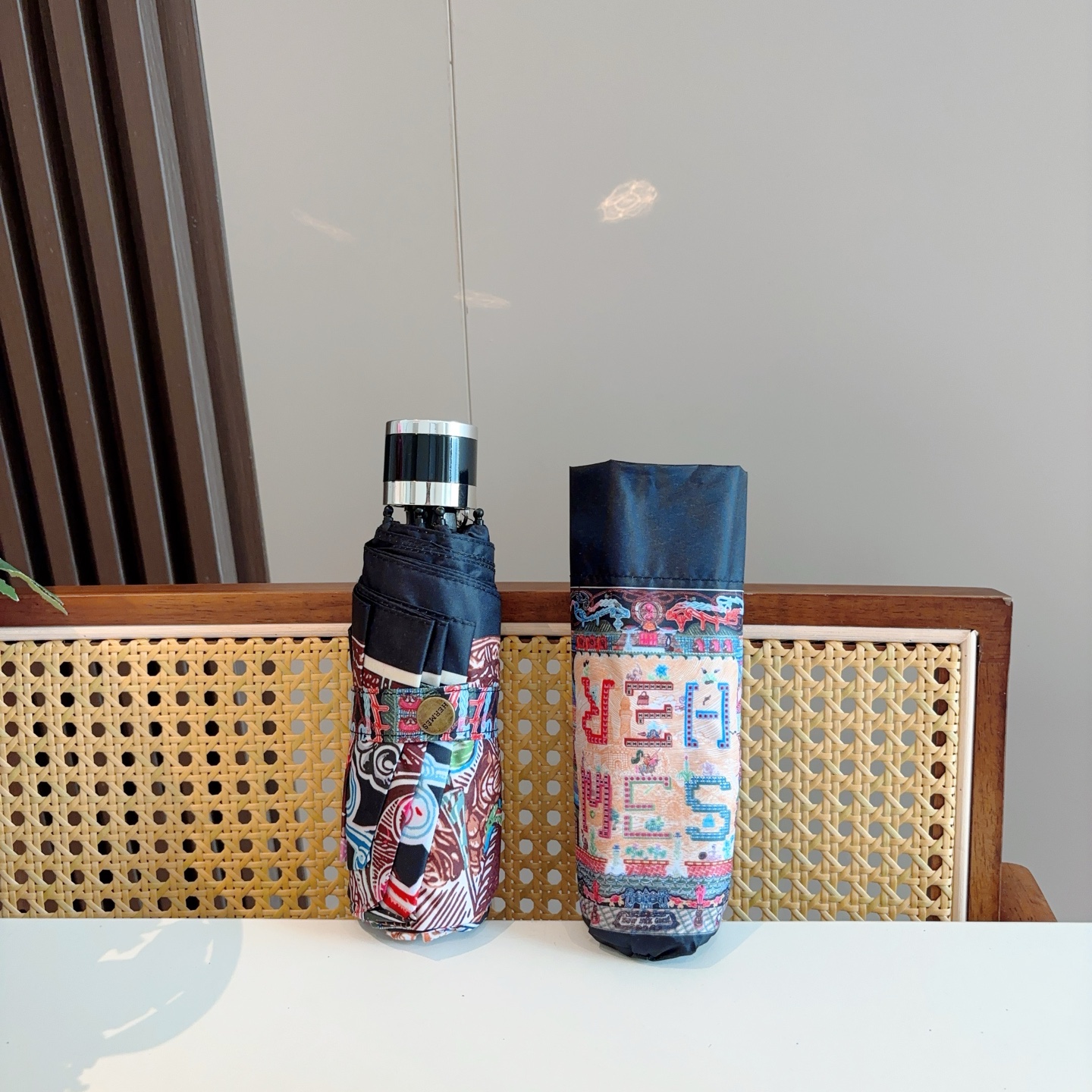 HERMÈS (爱马仕)新款 五折伞 热卖款 时尚指数爆表 不论晴天雨天使用都相得益彰 拥有它感受风从身