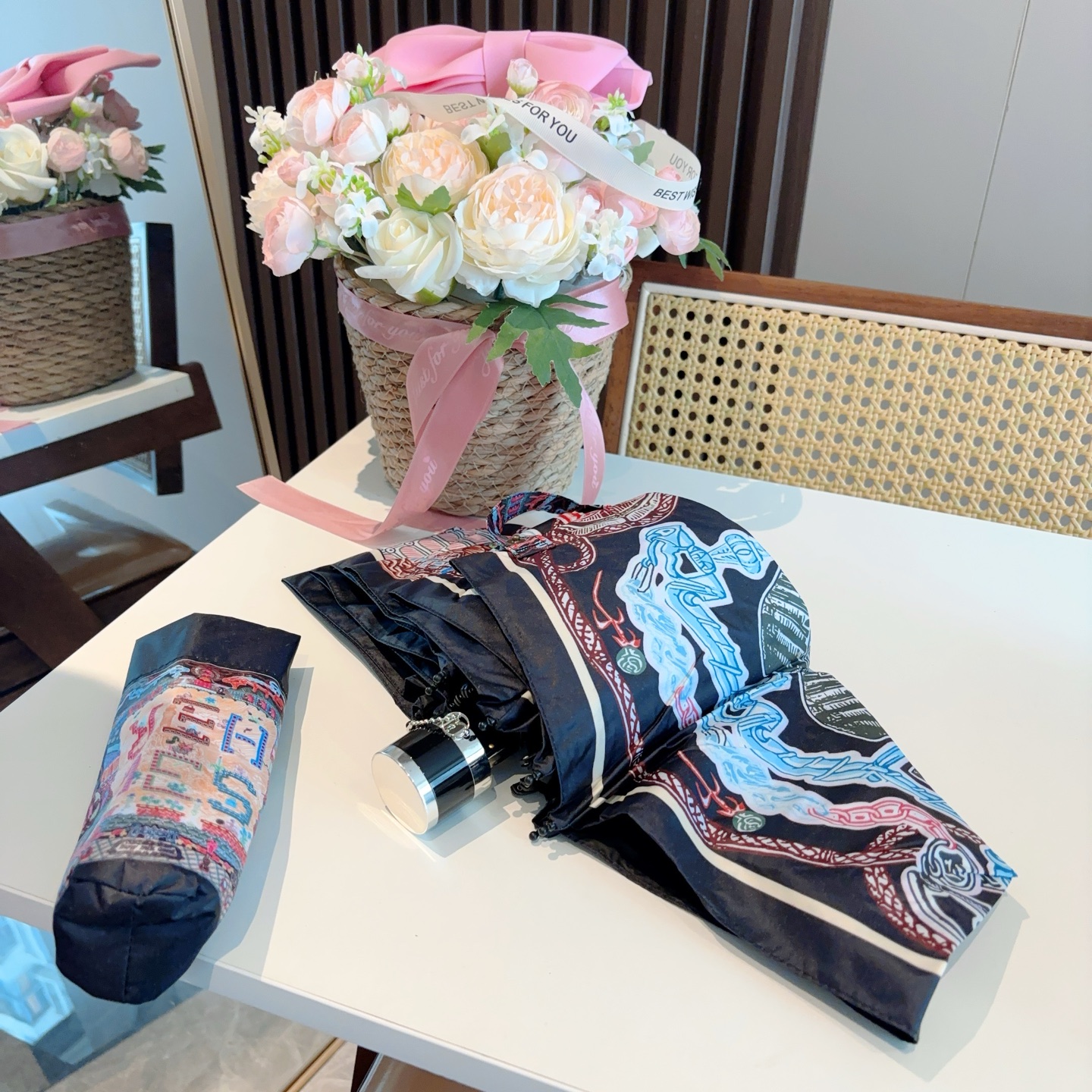 HERMÈS (爱马仕)新款 五折伞 热卖款 时尚指数爆表 不论晴天雨天使用都相得益彰 拥有它感受风从身