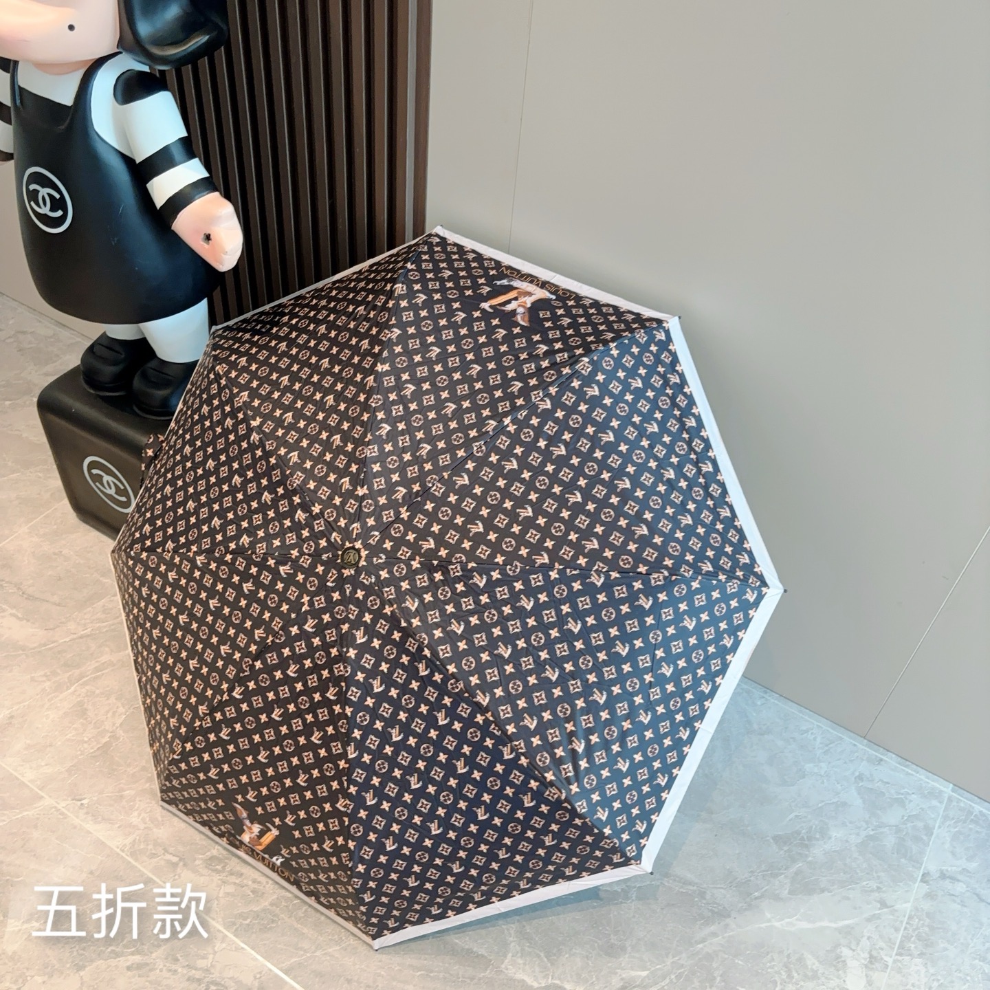   LOUIS VUITTON （路易威登）五折手开晴雨伞 新涂层技术深色伞面 拥有令人惊喜的遮光效果！