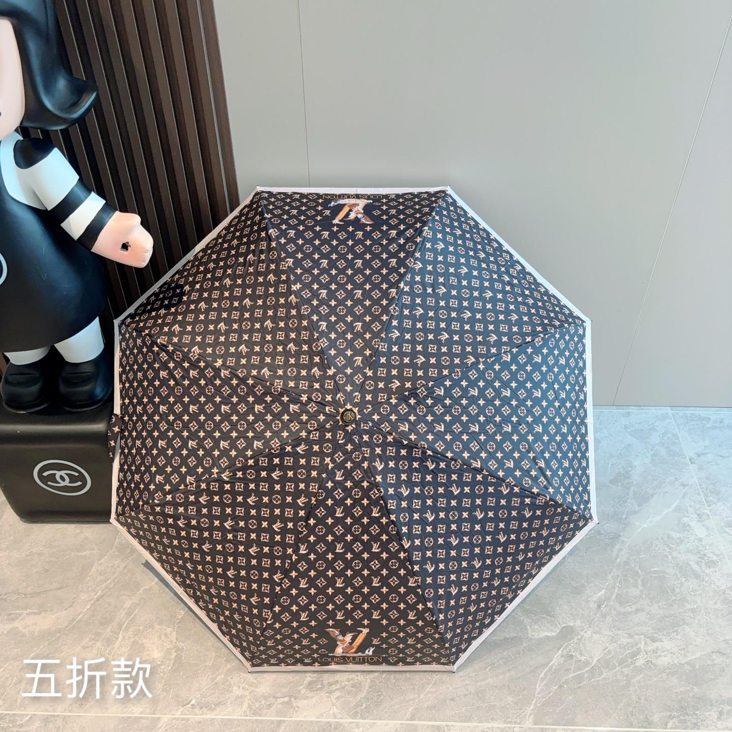   LOUIS VUITTON （路易威登）五折手开晴雨伞 新涂层技术深色伞面 拥有令人惊喜的遮光效果！