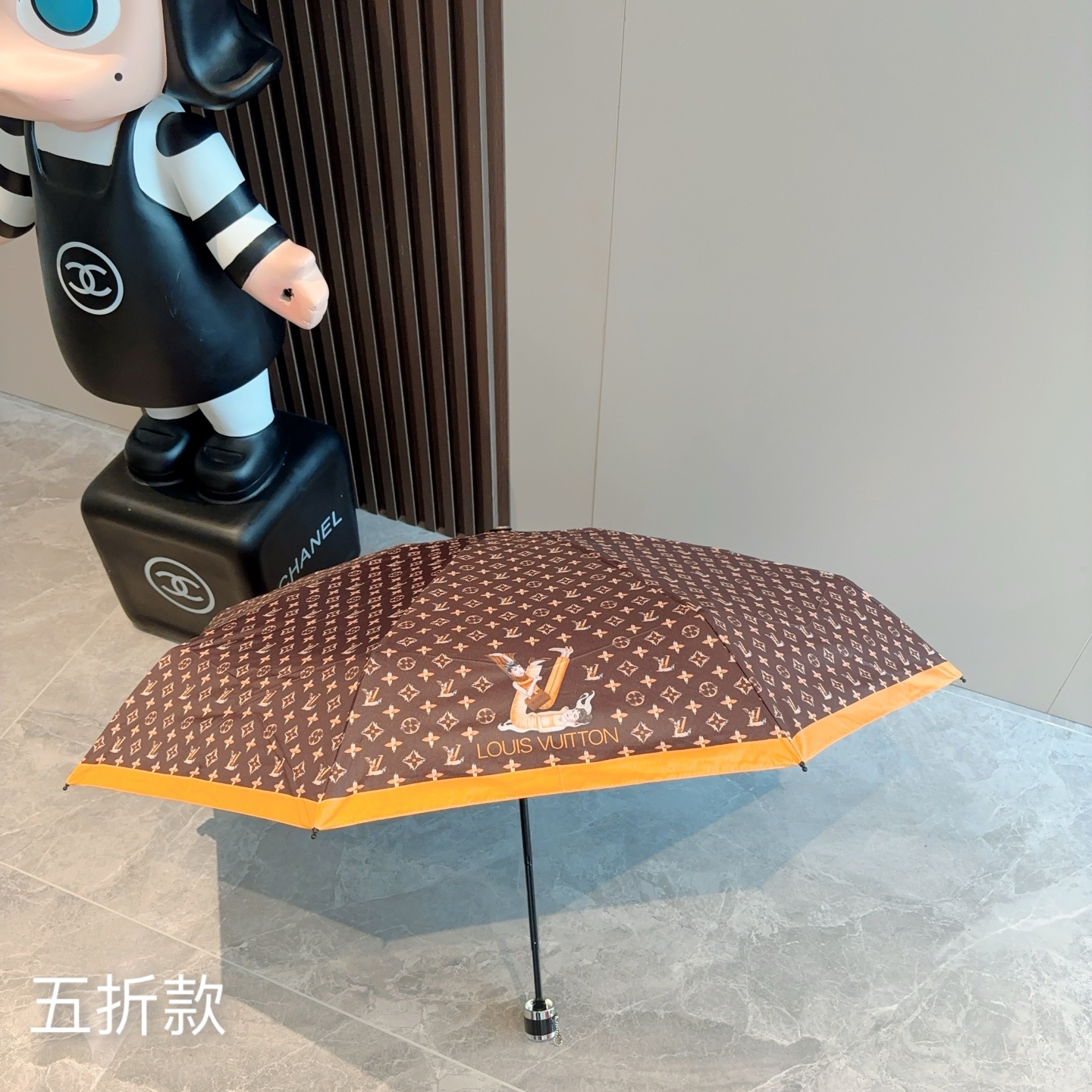   LOUIS VUITTON （路易威登）五折手开晴雨伞 新涂层技术深色伞面 拥有令人惊喜的遮光效果！