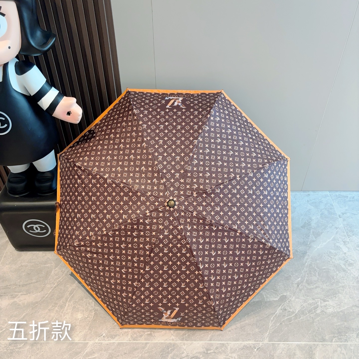   LOUIS VUITTON （路易威登）五折手开晴雨伞 新涂层技术深色伞面 拥有令人惊喜的遮光效果！
