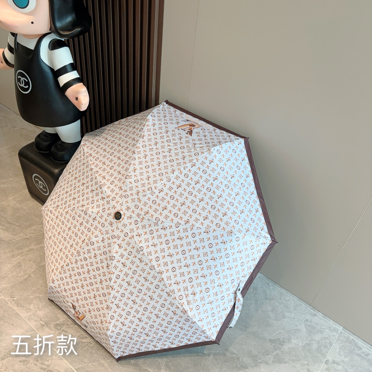   LOUIS VUITTON （路易威登）五折手开晴雨伞 新涂层技术深色伞面 拥有令人惊喜的遮光效果！