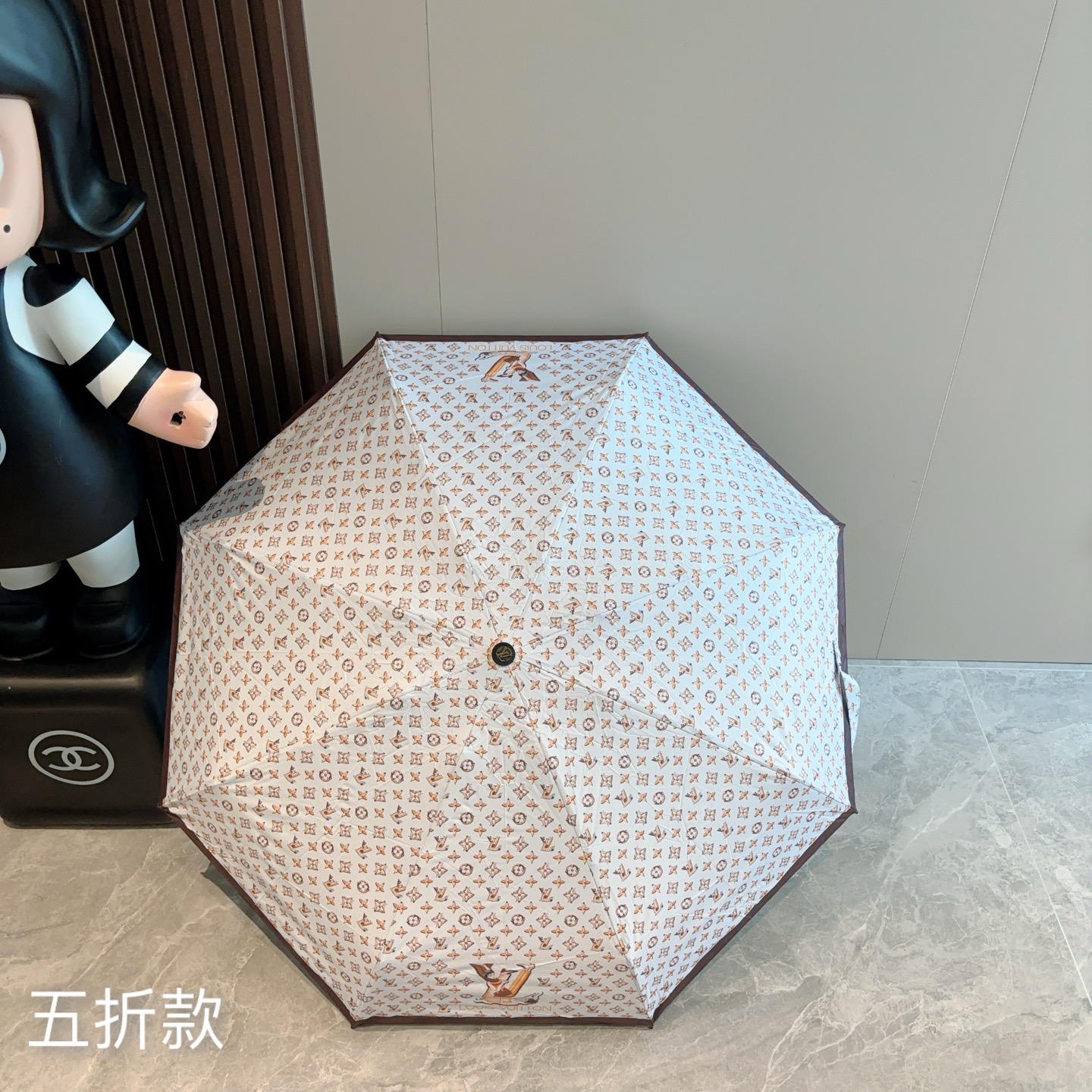   LOUIS VUITTON （路易威登）五折手开晴雨伞 新涂层技术深色伞面 拥有令人惊喜的遮光效果！