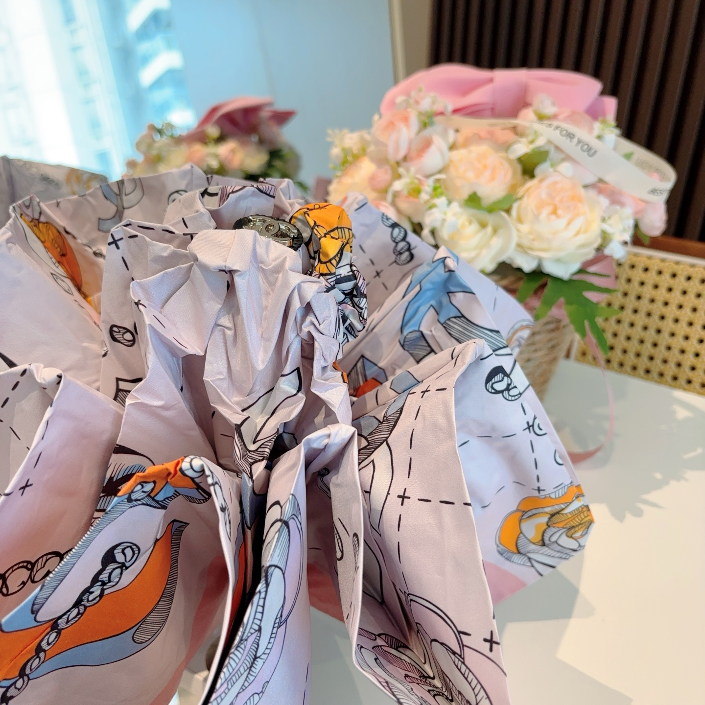  CHANEL香奈儿 五折伞 热卖款 时尚指数爆表 不论晴天雨天使用都相得益彰 拥有它感受风从身体经过的
