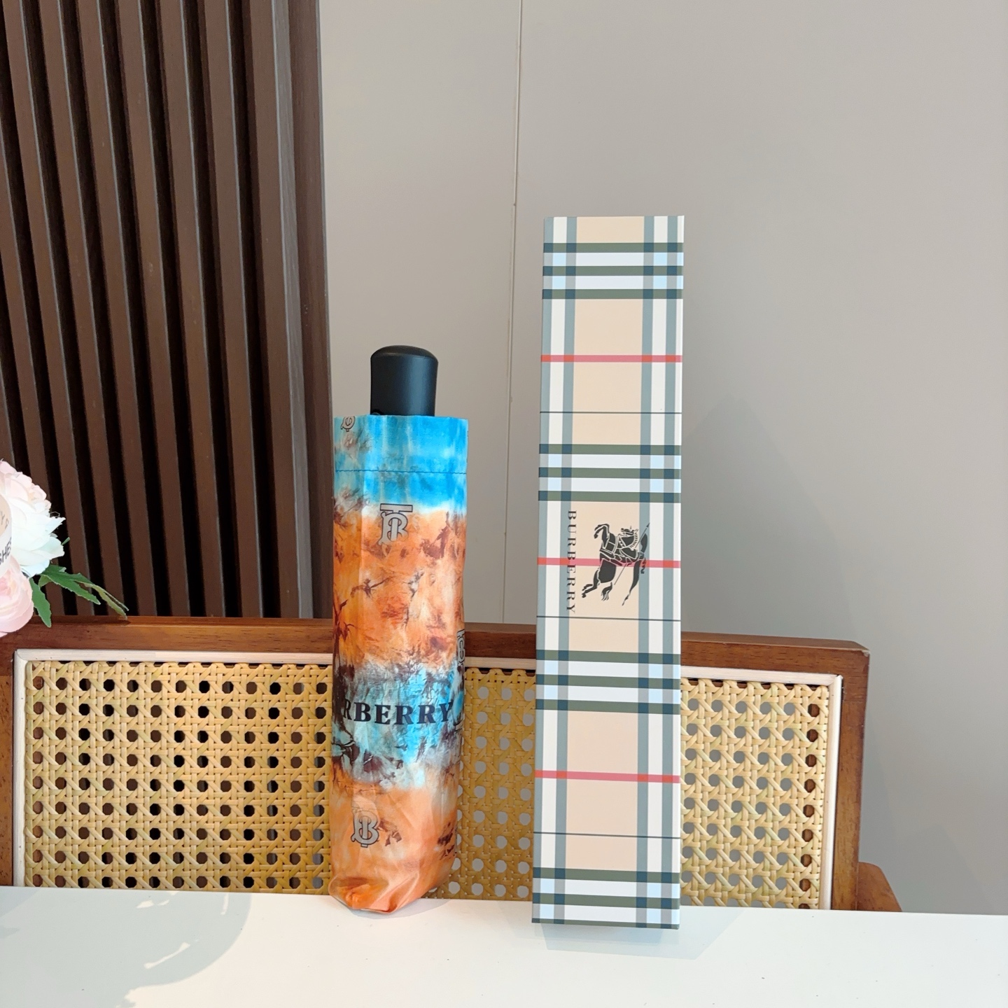 BURBERRY（巴宝莉） 三折自动折叠晴雨伞 年度巅峰之作 经典 高雅 时髦 这就是被称为英国BUR