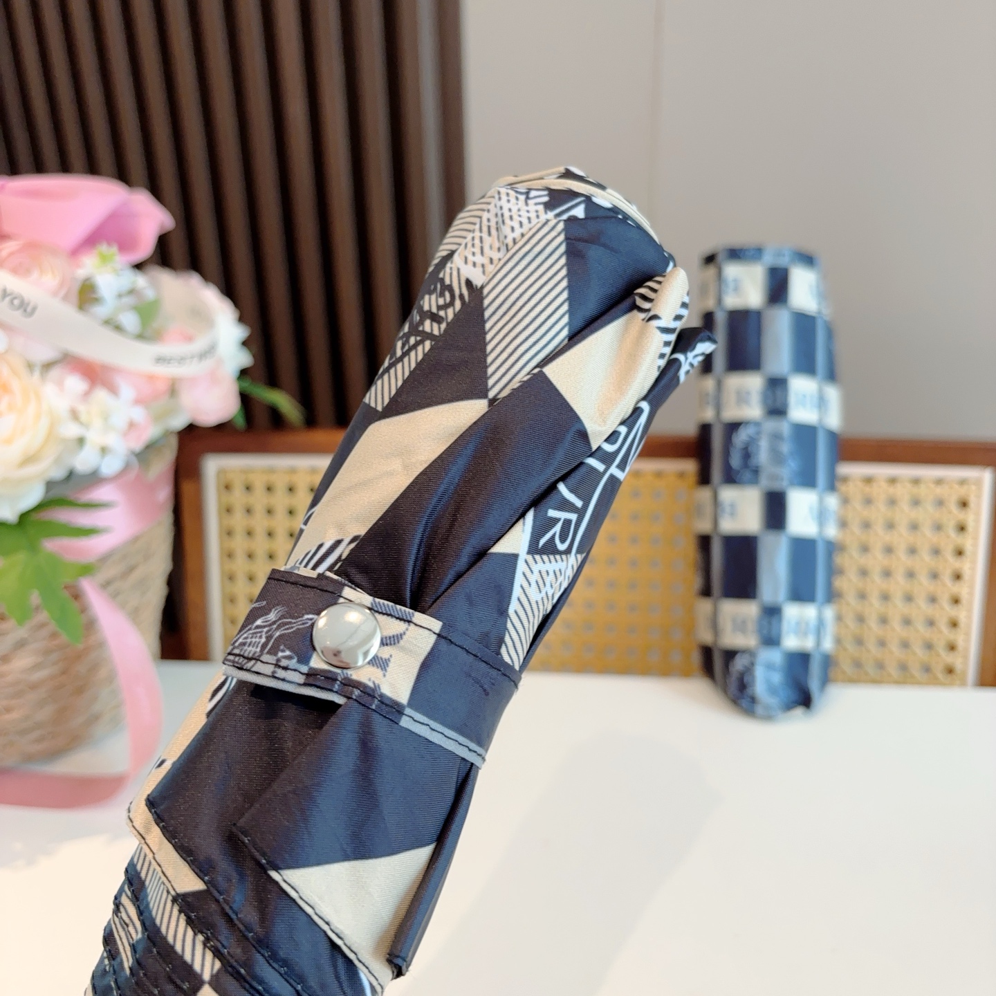  BURBERRY（巴宝莉） 三折自动折叠晴雨伞 年度巅峰之作 经典 高雅 时髦 这就是被称为英国BUR
