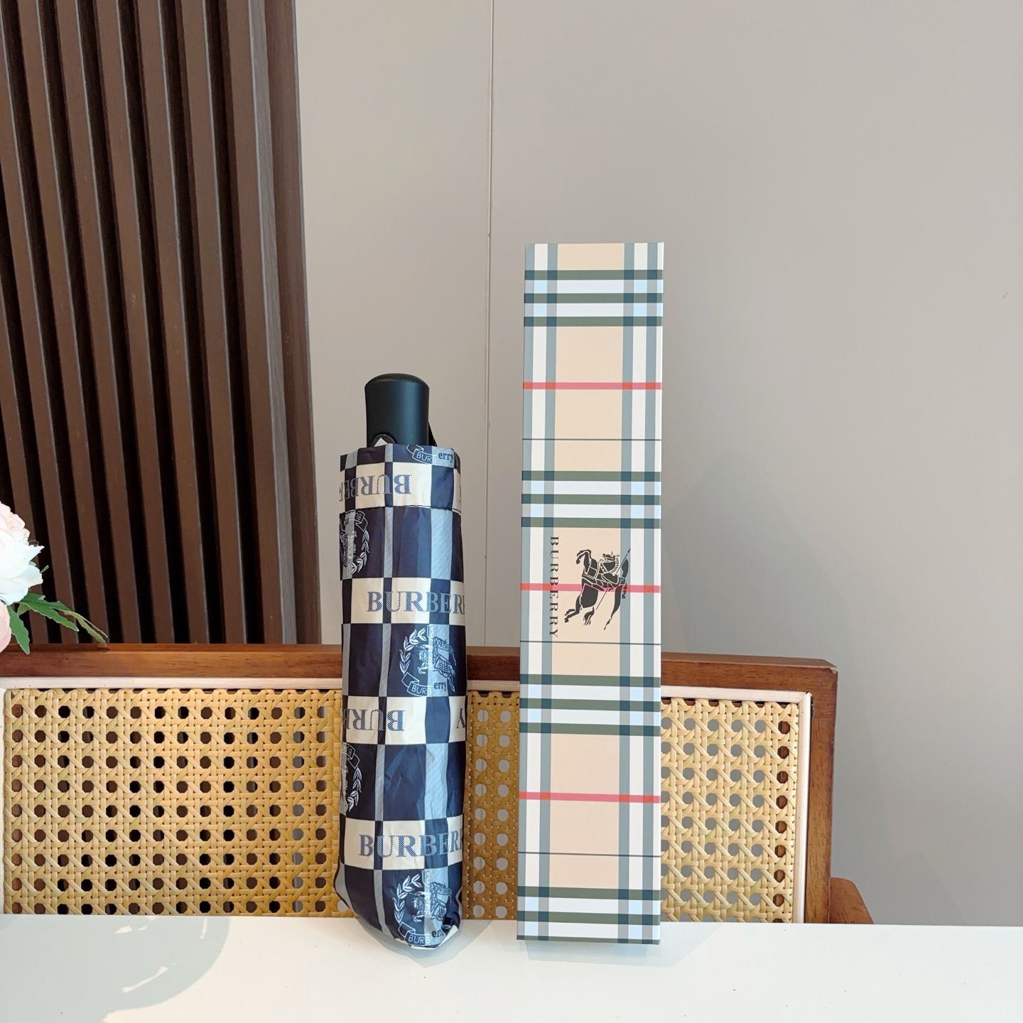  BURBERRY（巴宝莉） 三折自动折叠晴雨伞 年度巅峰之作 经典 高雅 时髦 这就是被称为英国BUR