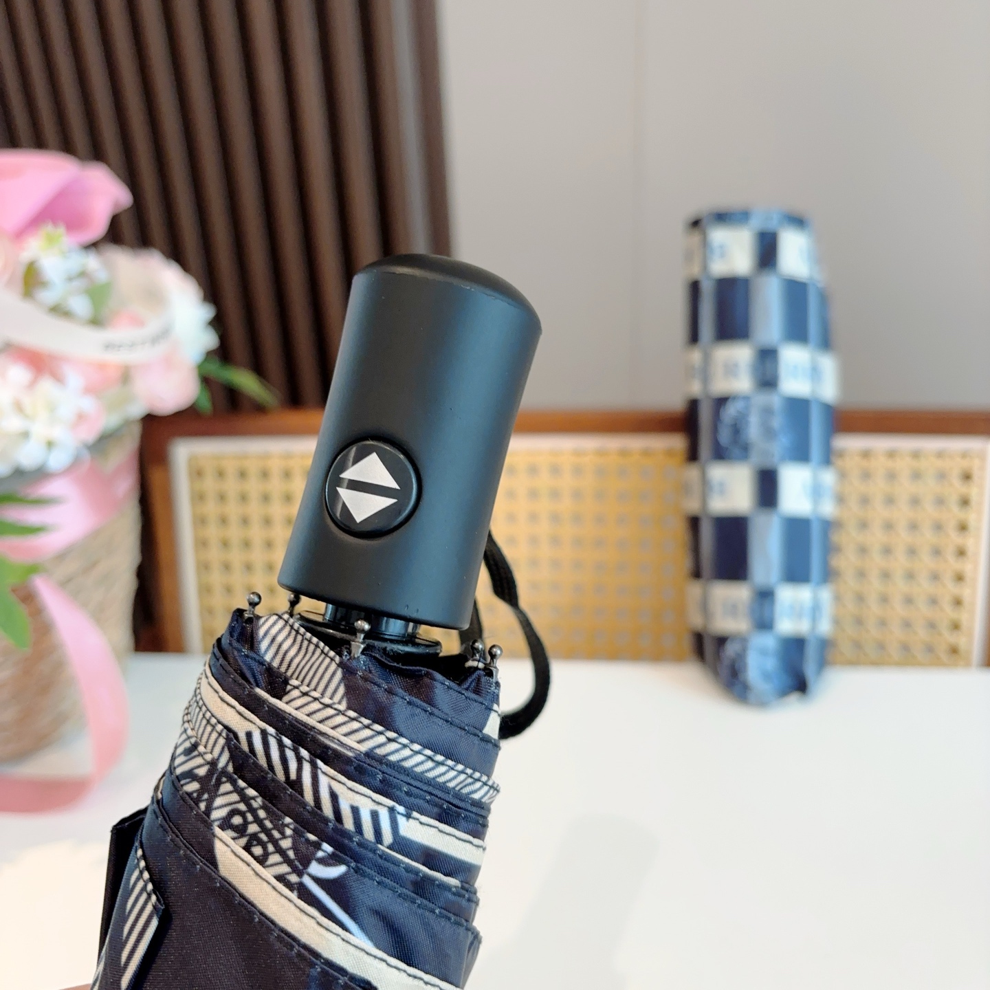  BURBERRY（巴宝莉） 三折自动折叠晴雨伞 年度巅峰之作 经典 高雅 时髦 这就是被称为英国BUR