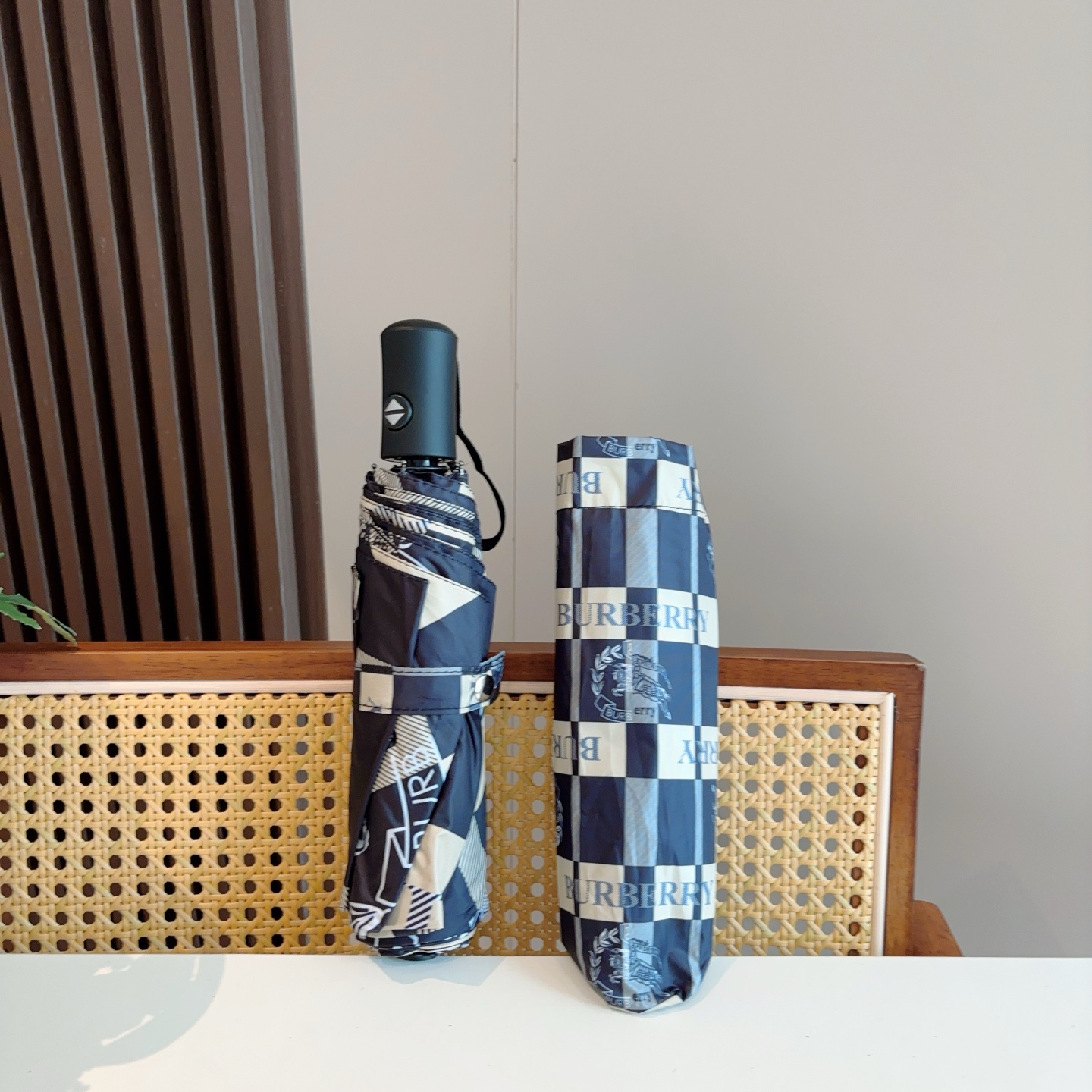  BURBERRY（巴宝莉） 三折自动折叠晴雨伞 年度巅峰之作 经典 高雅 时髦 这就是被称为英国BUR