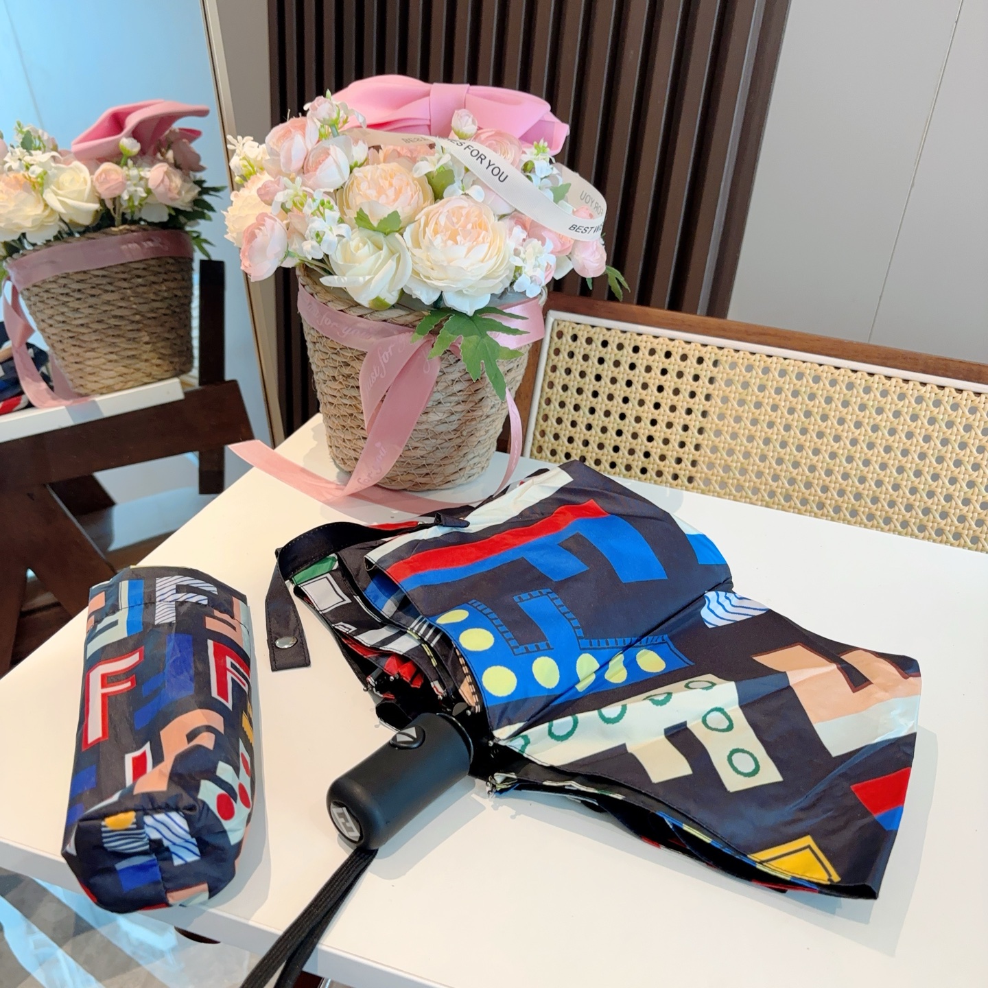  FENDI（芬迪）三折自动折叠晴雨伞 年度最新火爆单品  原单代工级品质 第一代210T碰击布防嗮拒水