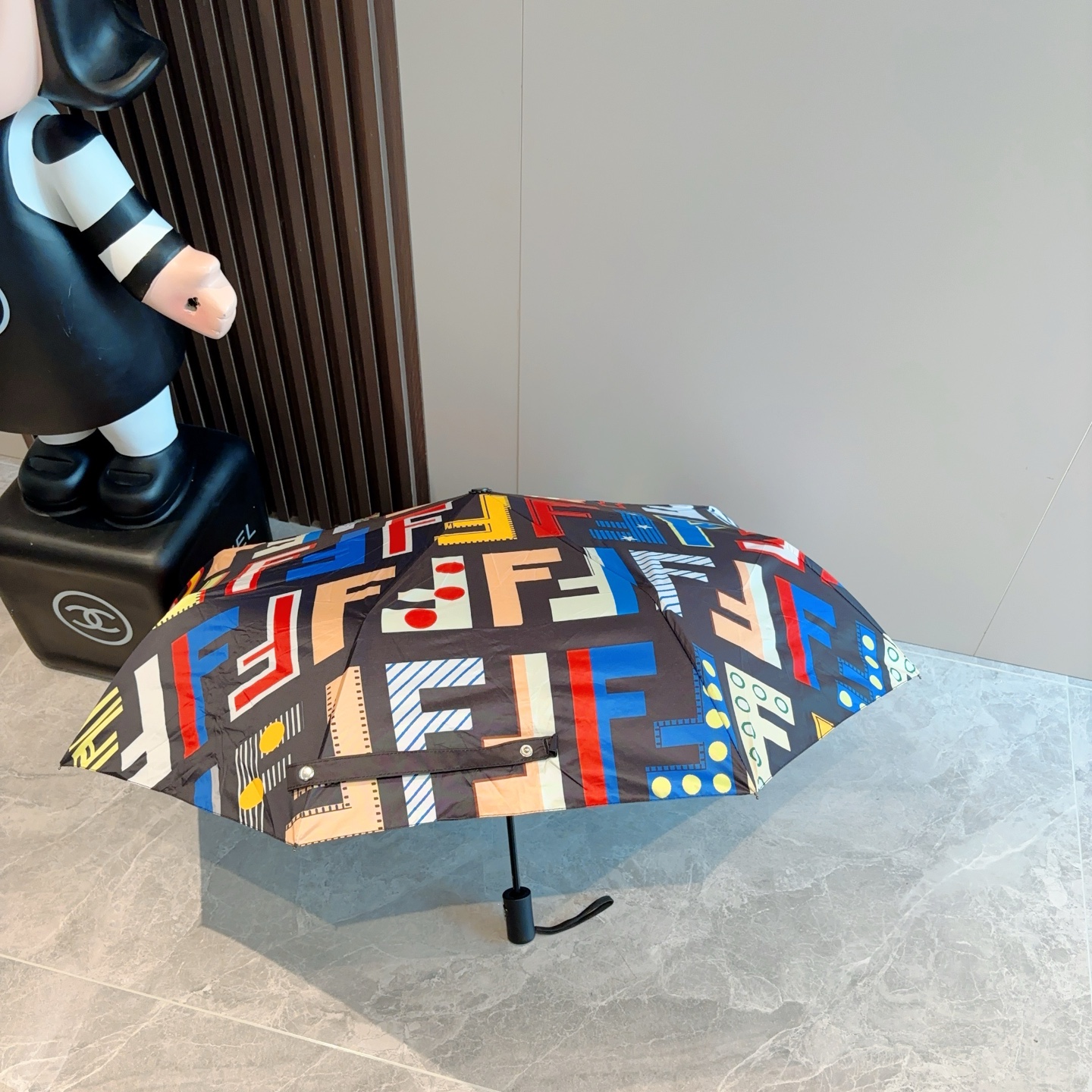  FENDI（芬迪）三折自动折叠晴雨伞 年度最新火爆单品  原单代工级品质 第一代210T碰击布防嗮拒水