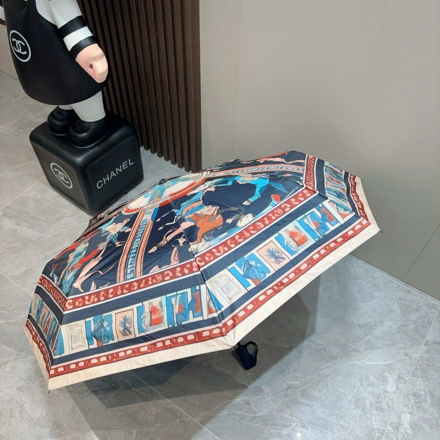 爱马仕（Hermès）   新款 极品H家三折自动伞重磅呈现 以其精湛的工艺技术和源源不断的想像力 新涂