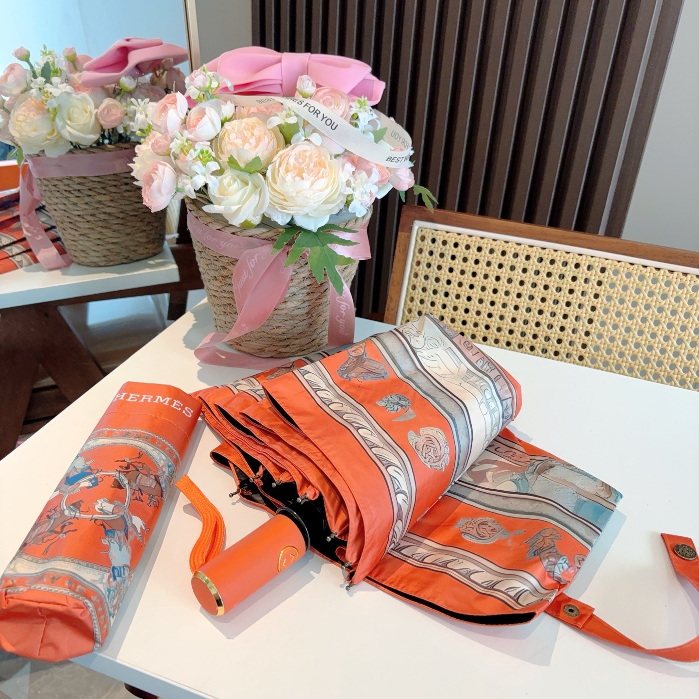 爱马仕（Hermès）   新款 极品H家三折自动伞重磅呈现 以其精湛的工艺技术和源源不断的想像力 新涂