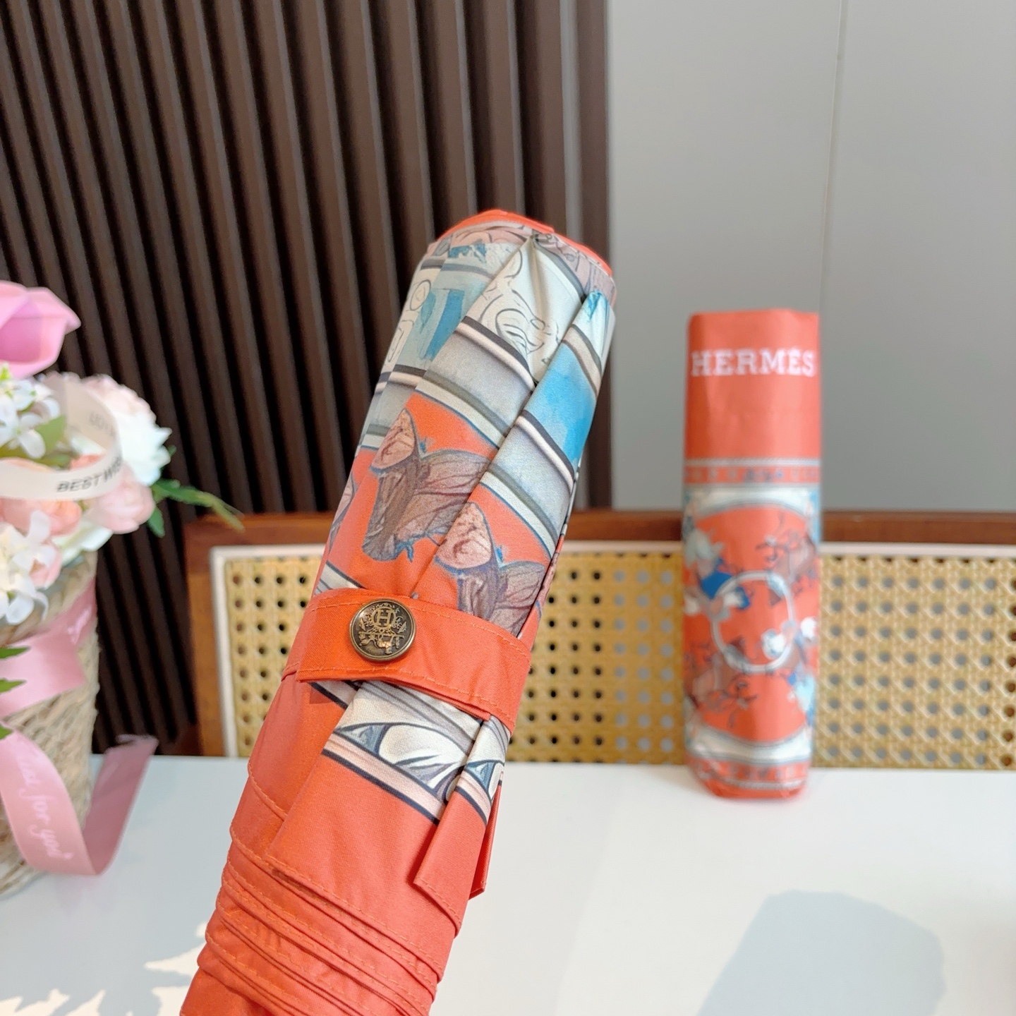爱马仕（Hermès）   新款 极品H家三折自动伞重磅呈现 以其精湛的工艺技术和源源不断的想像力 新涂